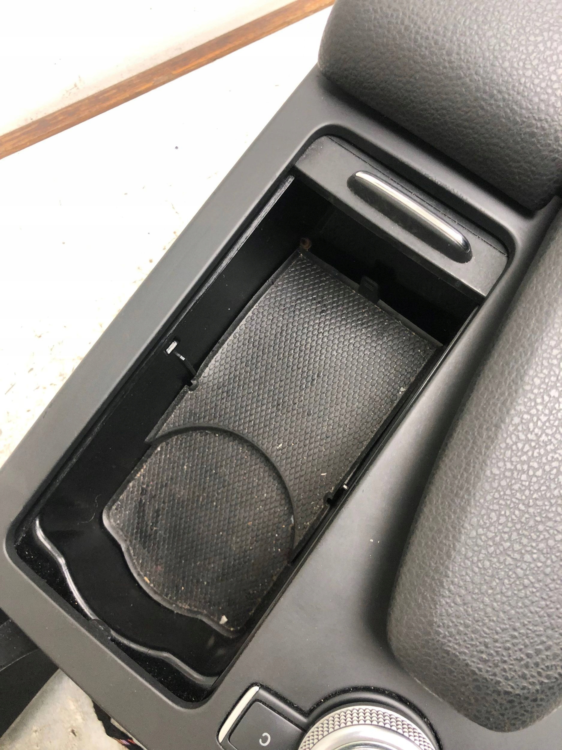 TUNEL central armrest MERCEDES W204 A2046800450