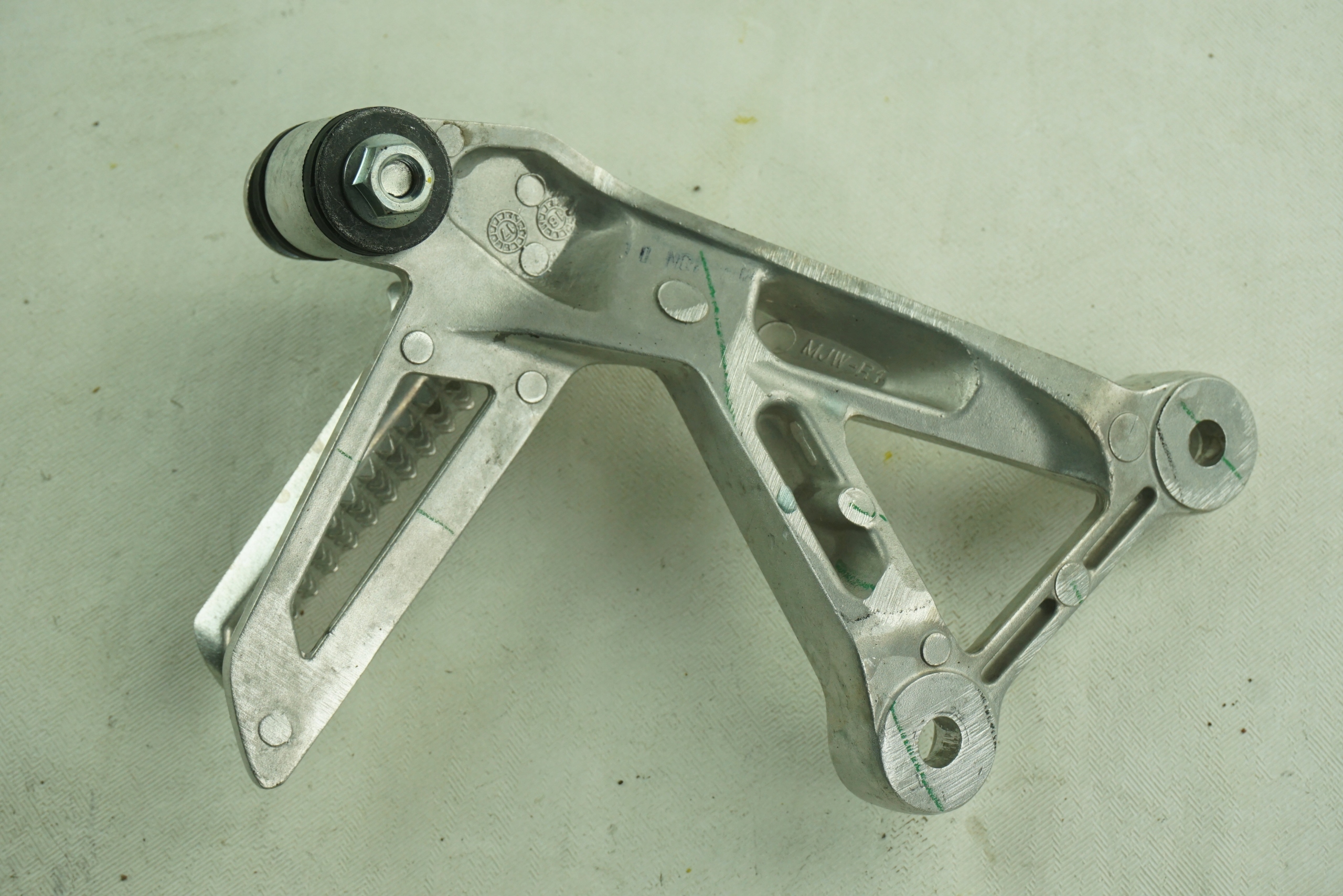 MJW-R1 - HONDA CBR 500R 19 + ПАССАЖИРСКИЙ FOOTREST RIGHT