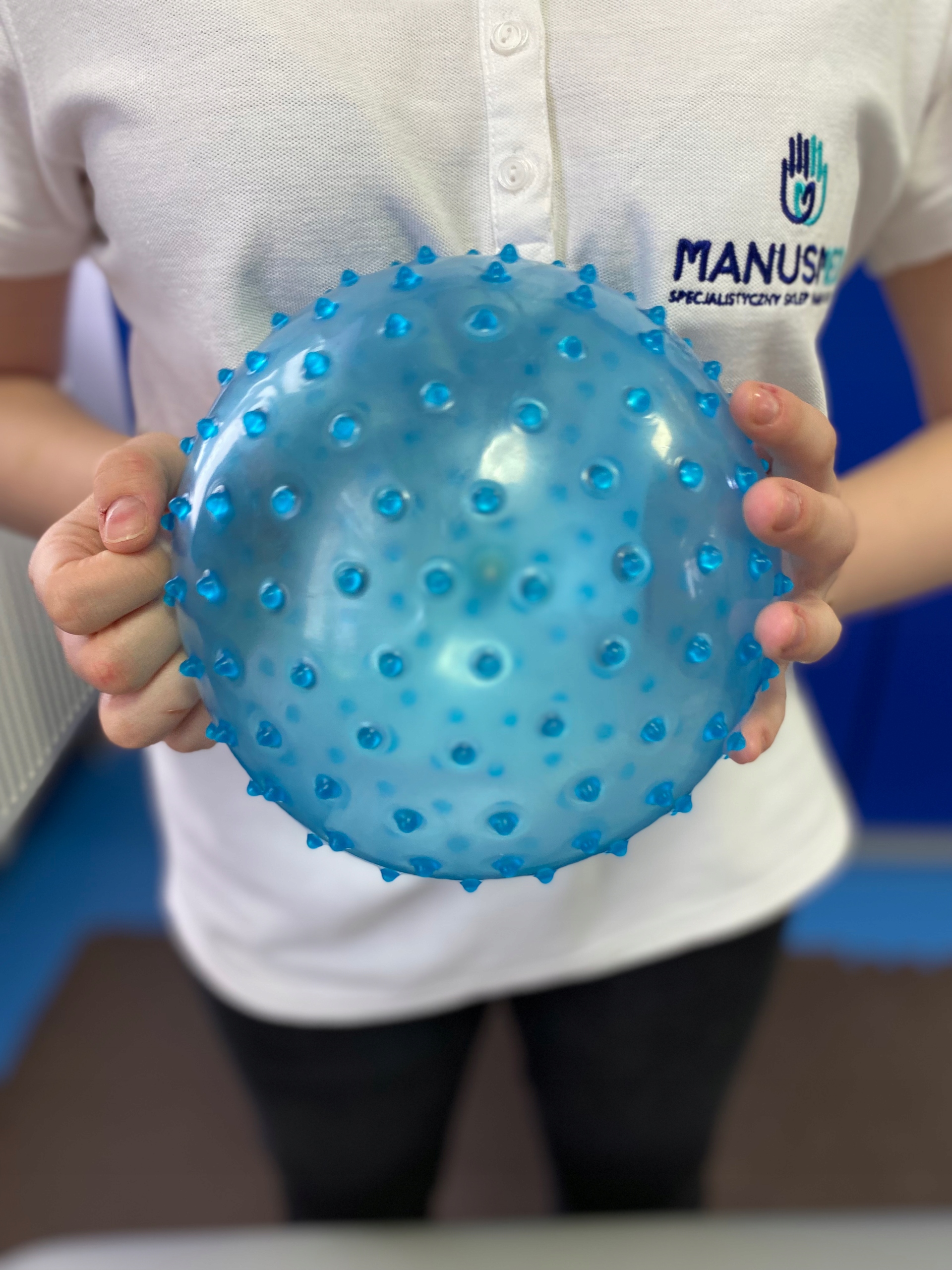 MIĘKKA PIŁECZKA Z KOLCAMI REHABILITACYJNA MASUJĄCA MIDI 20cm TMB-20 PIŁKA Model TMB-20