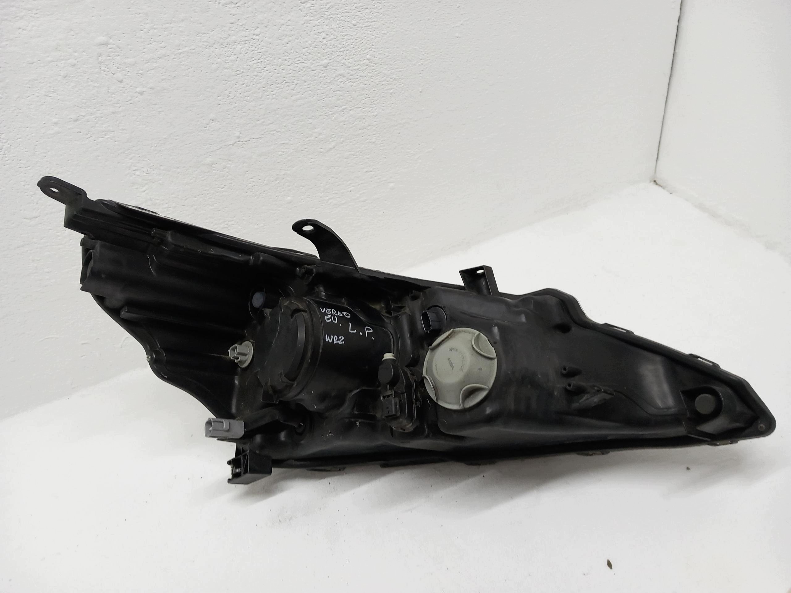 light front REFLEKTOR left TOYOTA VERSO LIFT 81150-0F161 OE