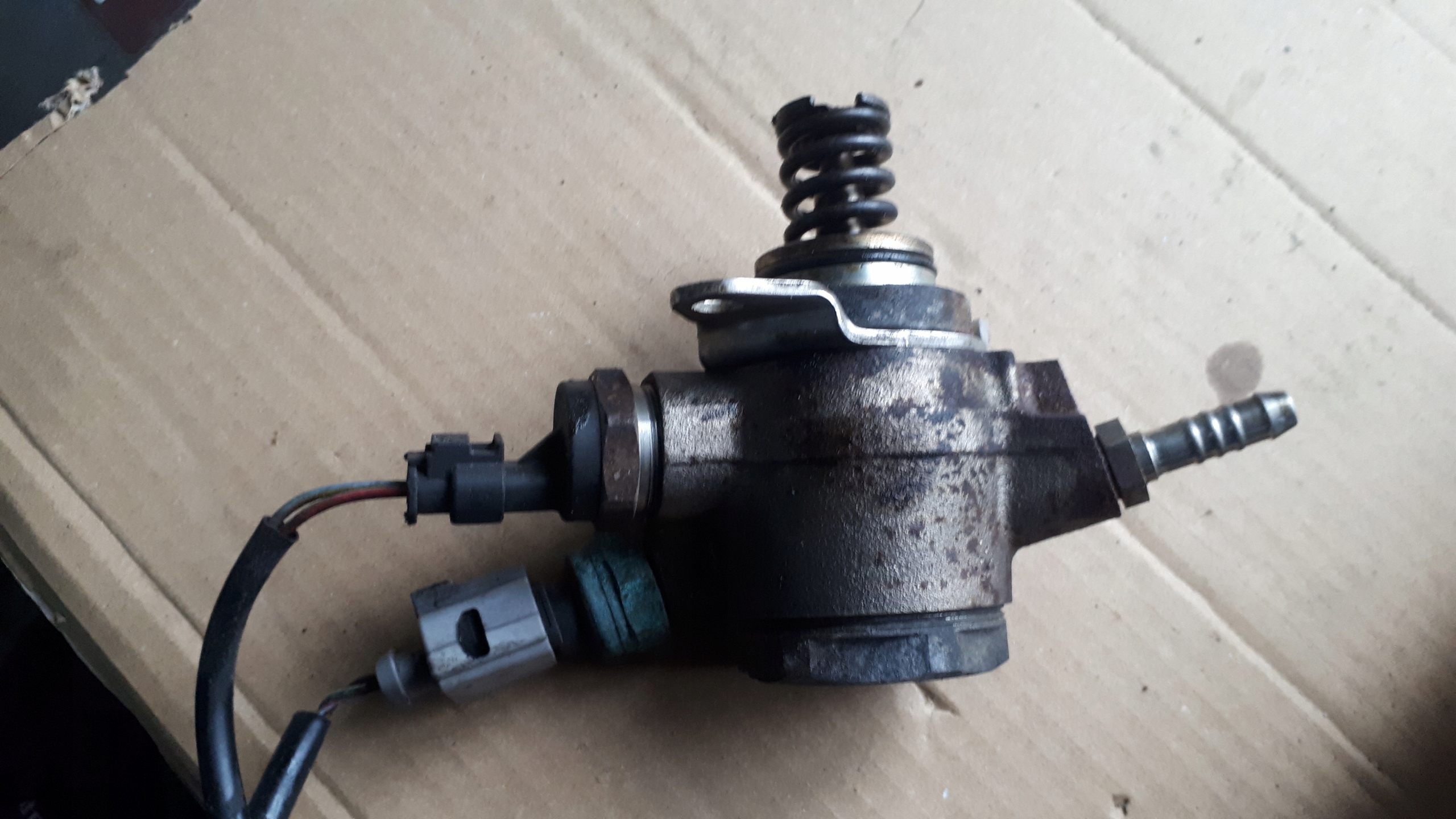S4 B8 A4 pumpa goriva 3.0 TFSI 07L127026E A5 S5