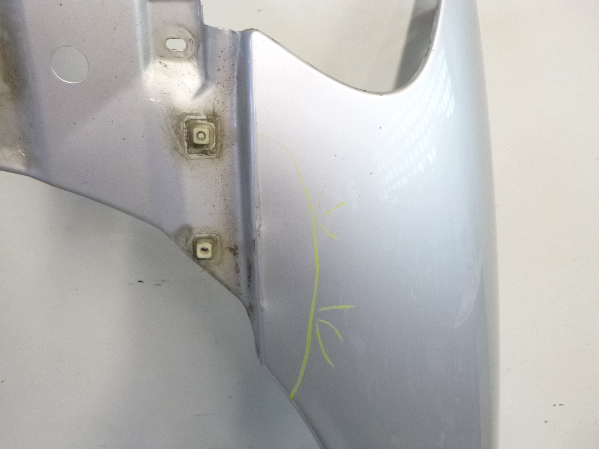 fender front left Volvo V70 II 426-26 Srebrny 2003r.