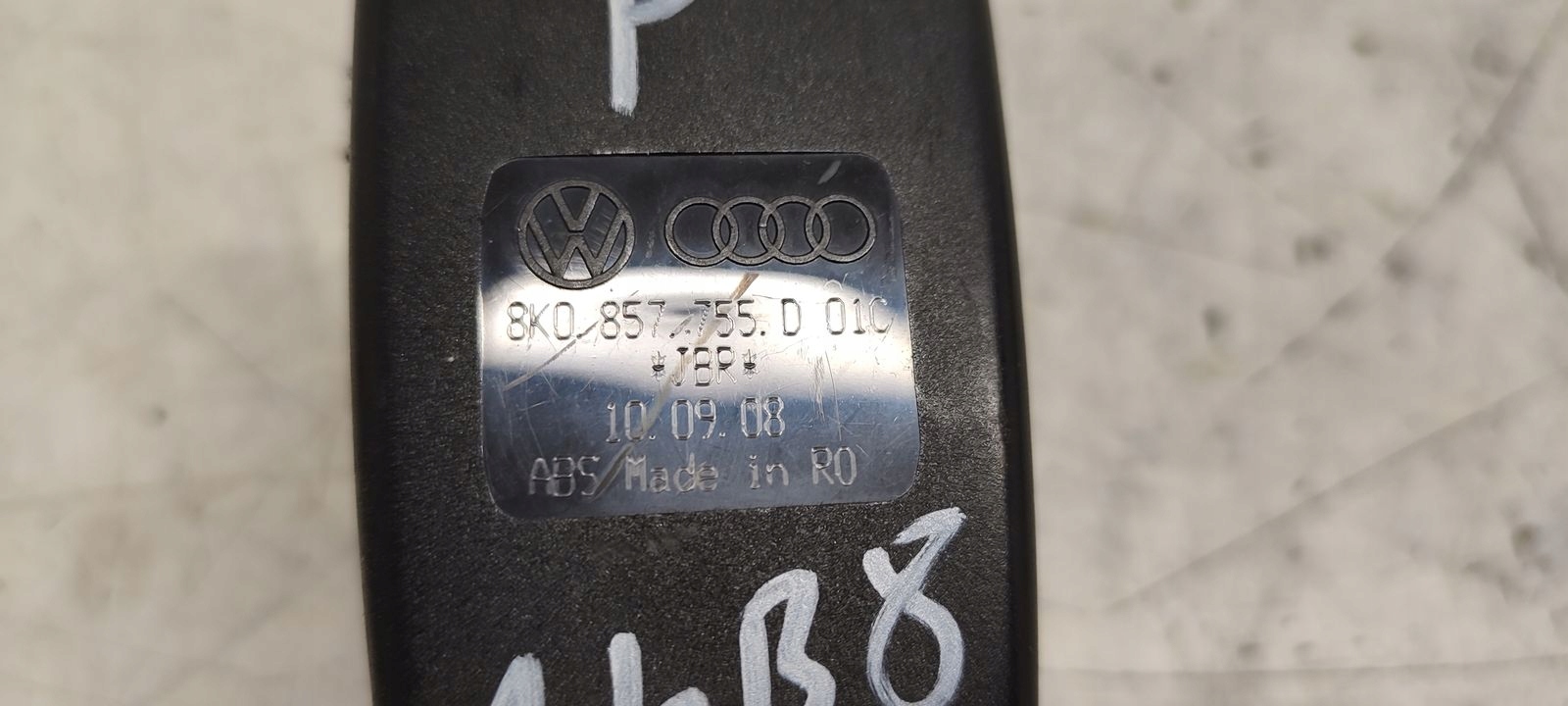 Fixation arbre ceintures sécurité Gauche Audi A4 B8 1,8 TFSI