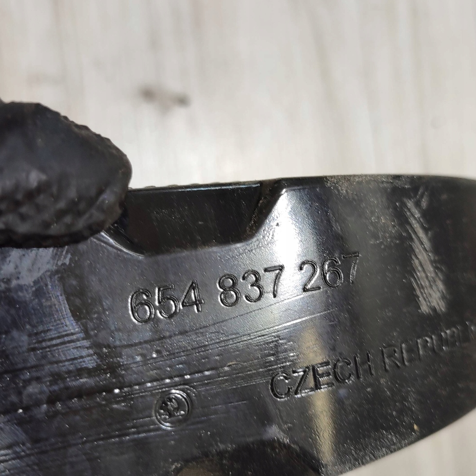 Skoda Scala 2020 front side right limiter door przednich