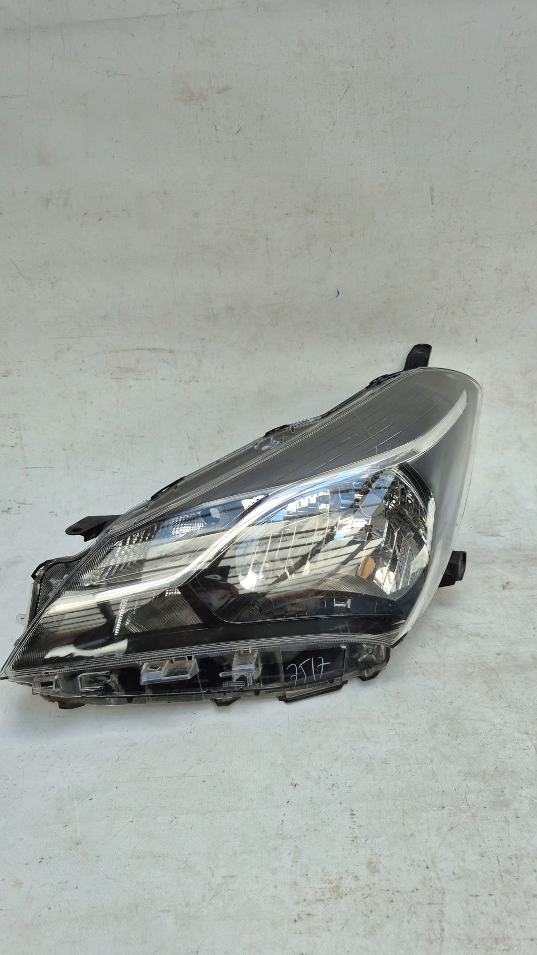 TOYOTA YARIS III LIFT 17- light left front front ZWYKLA