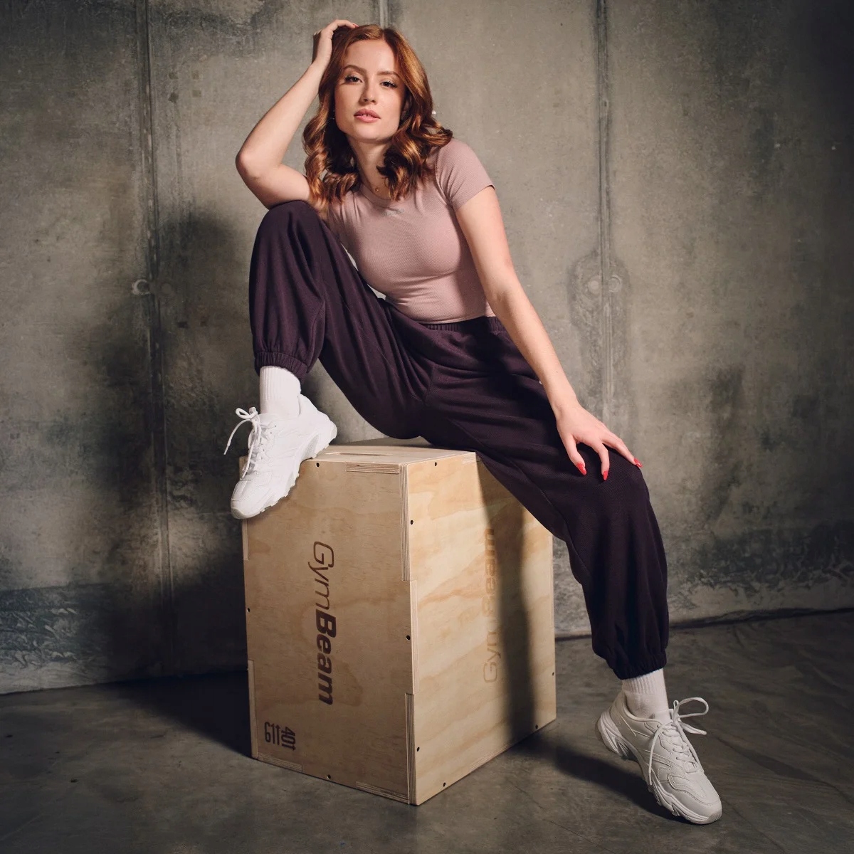 GymBeam Damskie spodnie dresowe Aura Tee Brown M