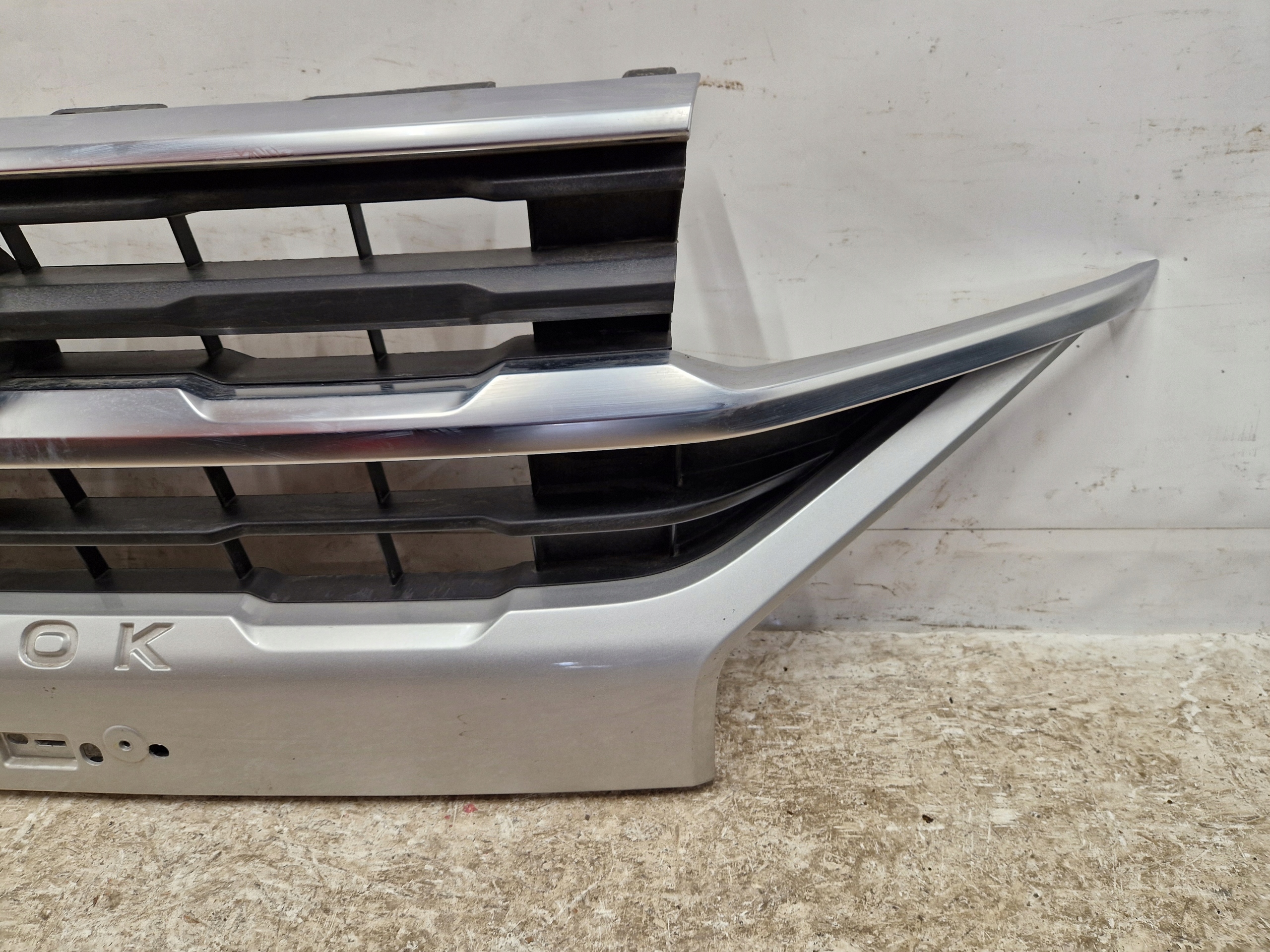 VW Amarok I 2H Kühlergrill FRONTGRILL Kühlergitter - Thumbnail 6