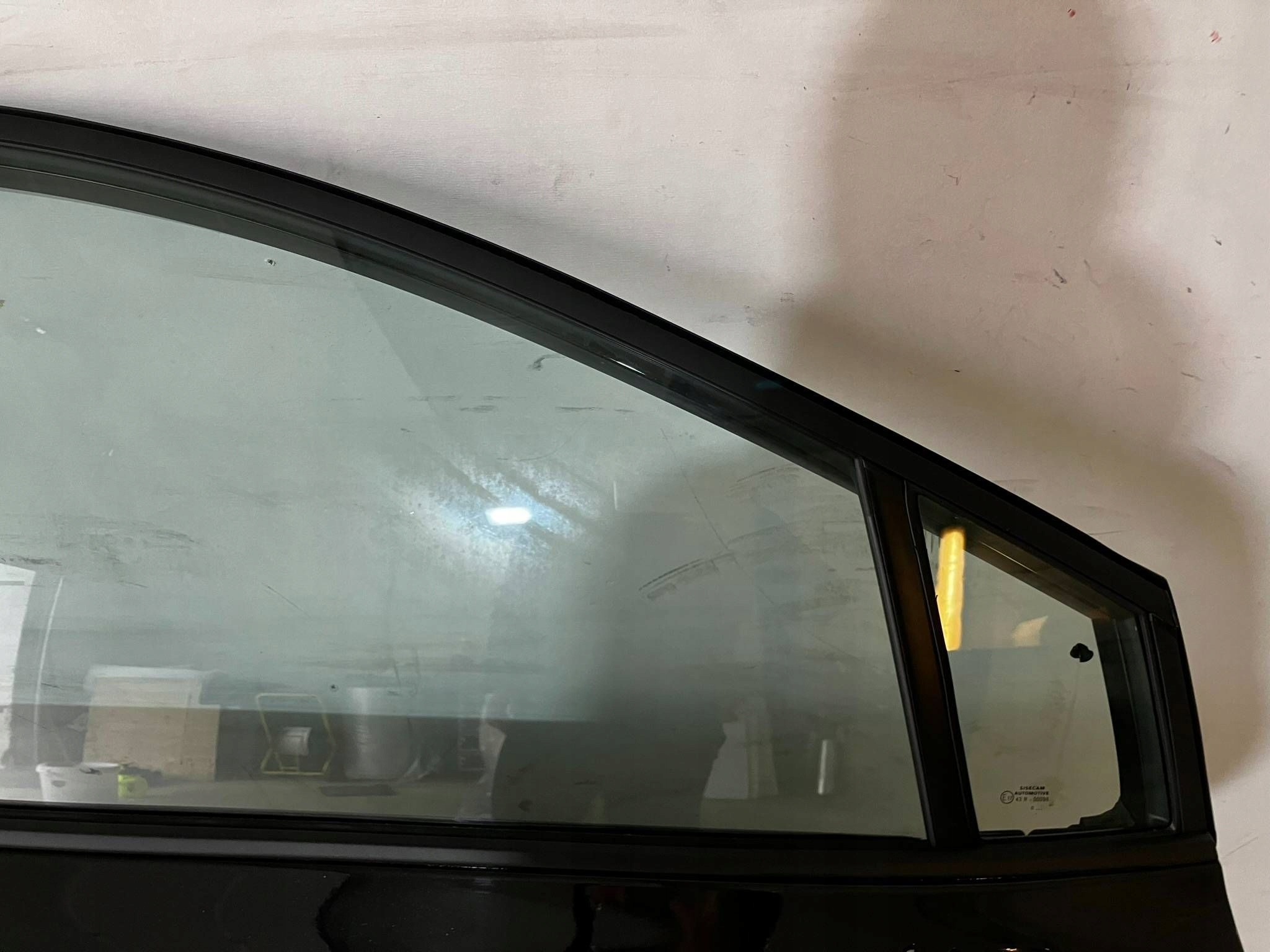 COROLLA E21 DRZWI PRZEDNIE PRAWE PRAWY PRZÓD KOMPLETNE 209 Strona zabudowy przód - prawa