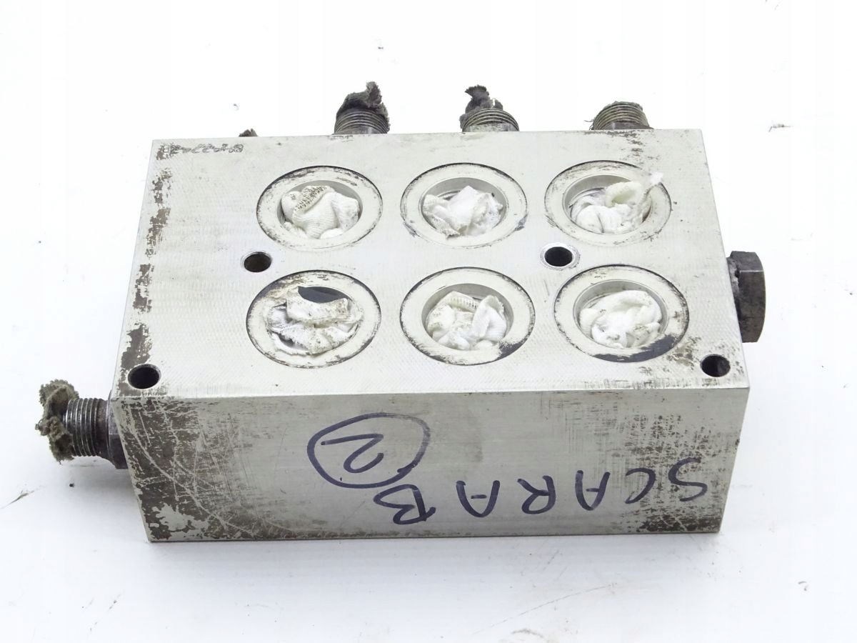 ГІДРАВЛІЧНИЙ РОЗПОДІЛЬНИЙ КЛАПАН STERLING 8F4772B