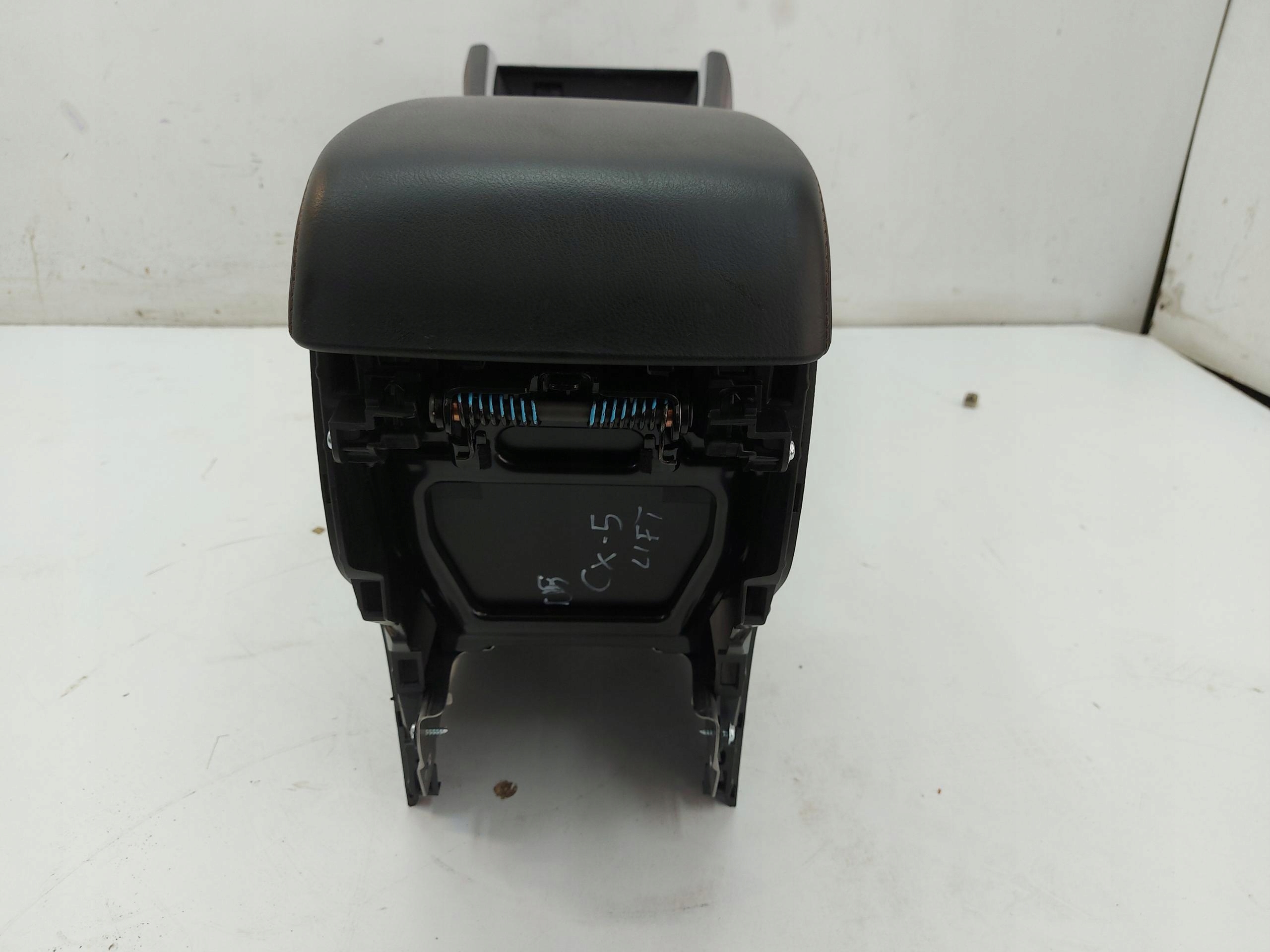 Mazda CX5 II Lift armrest TUNEL central