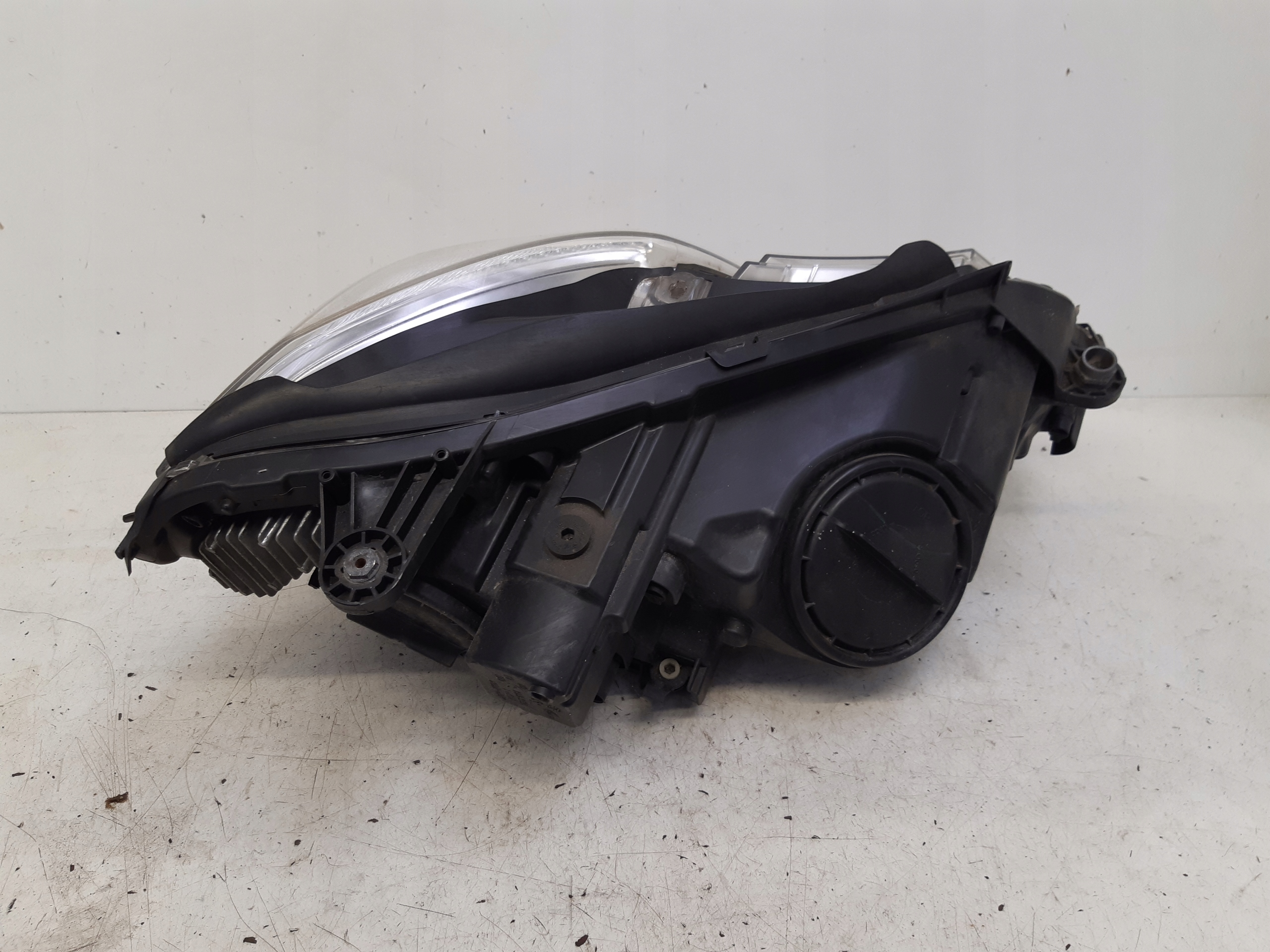 light left front xenon europa 2128205761 Mercedes W212