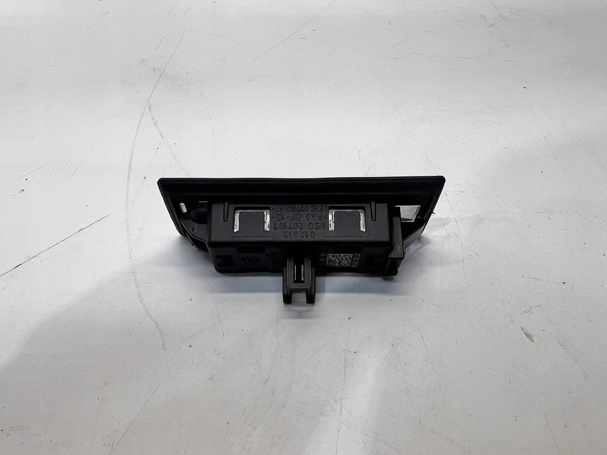 light PODSWIETLENIE signs left AUDI 8W6943021A