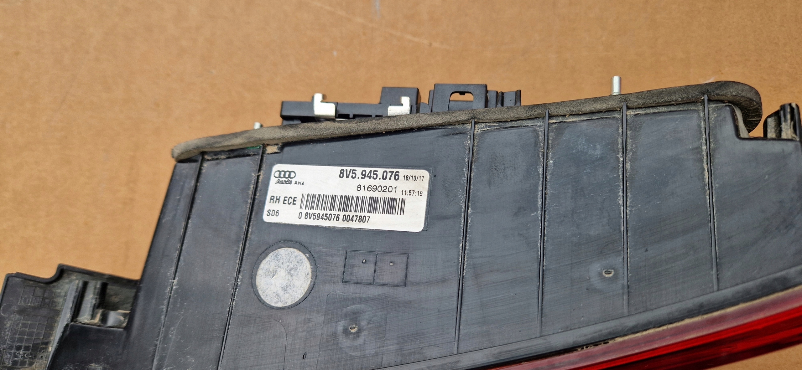 light AUDI A3 sedan LIFT 16-19 R 8V5945076 right