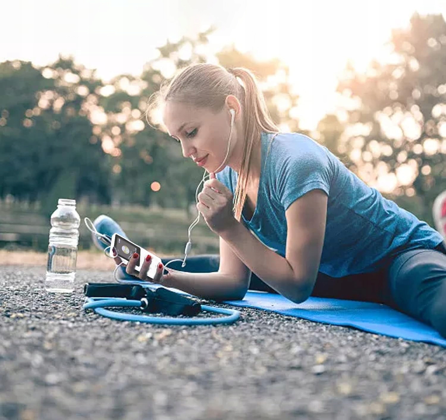 MAŁY PRZENOŚNY ODTWARZACZ MP3 BLUETOOTH RADIO 16 GB Z FUNKCJĄ NAGRYWANIA Model 6SV0042WH