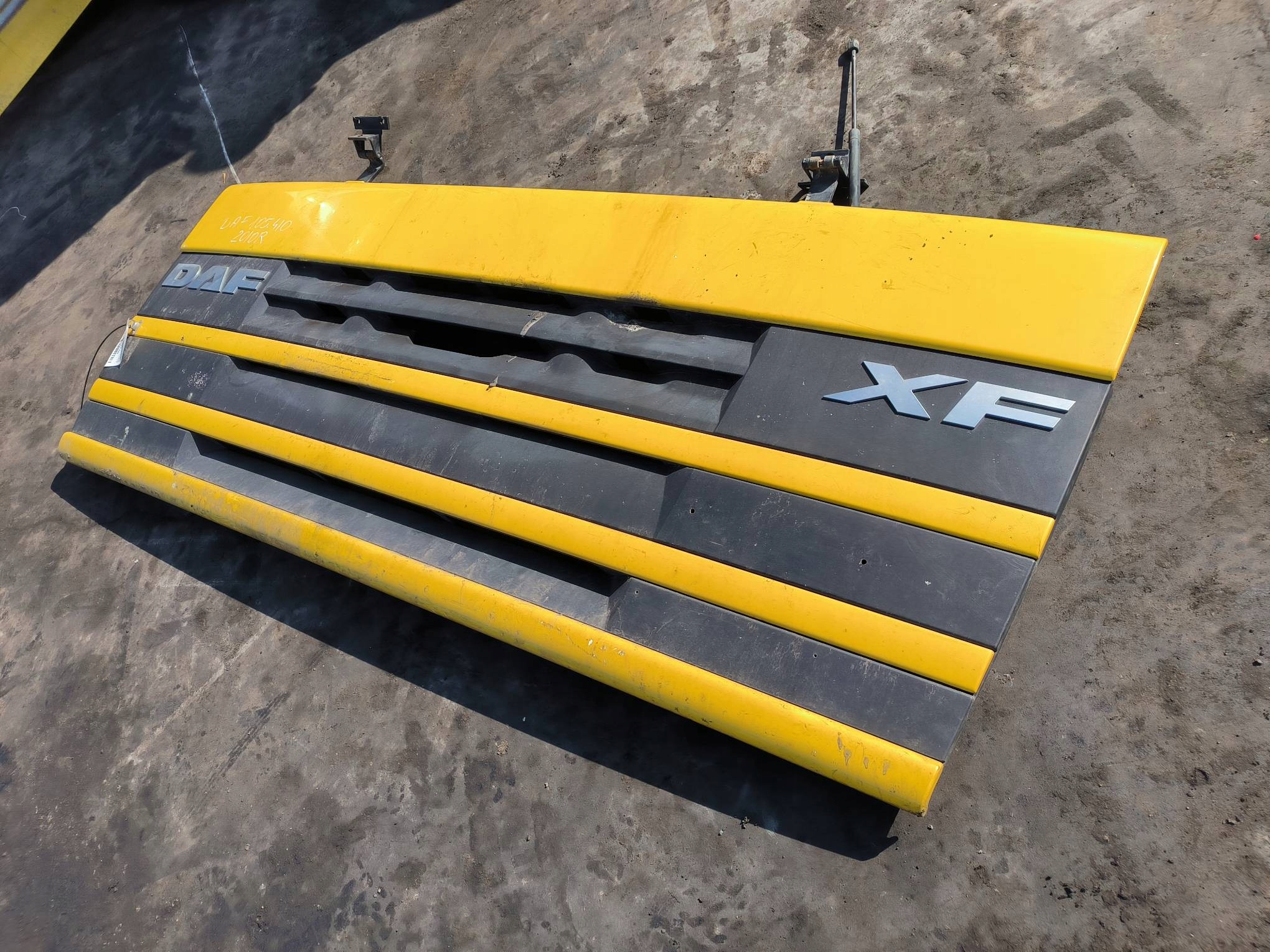 bonnet ZOLTA DAF XF105 410