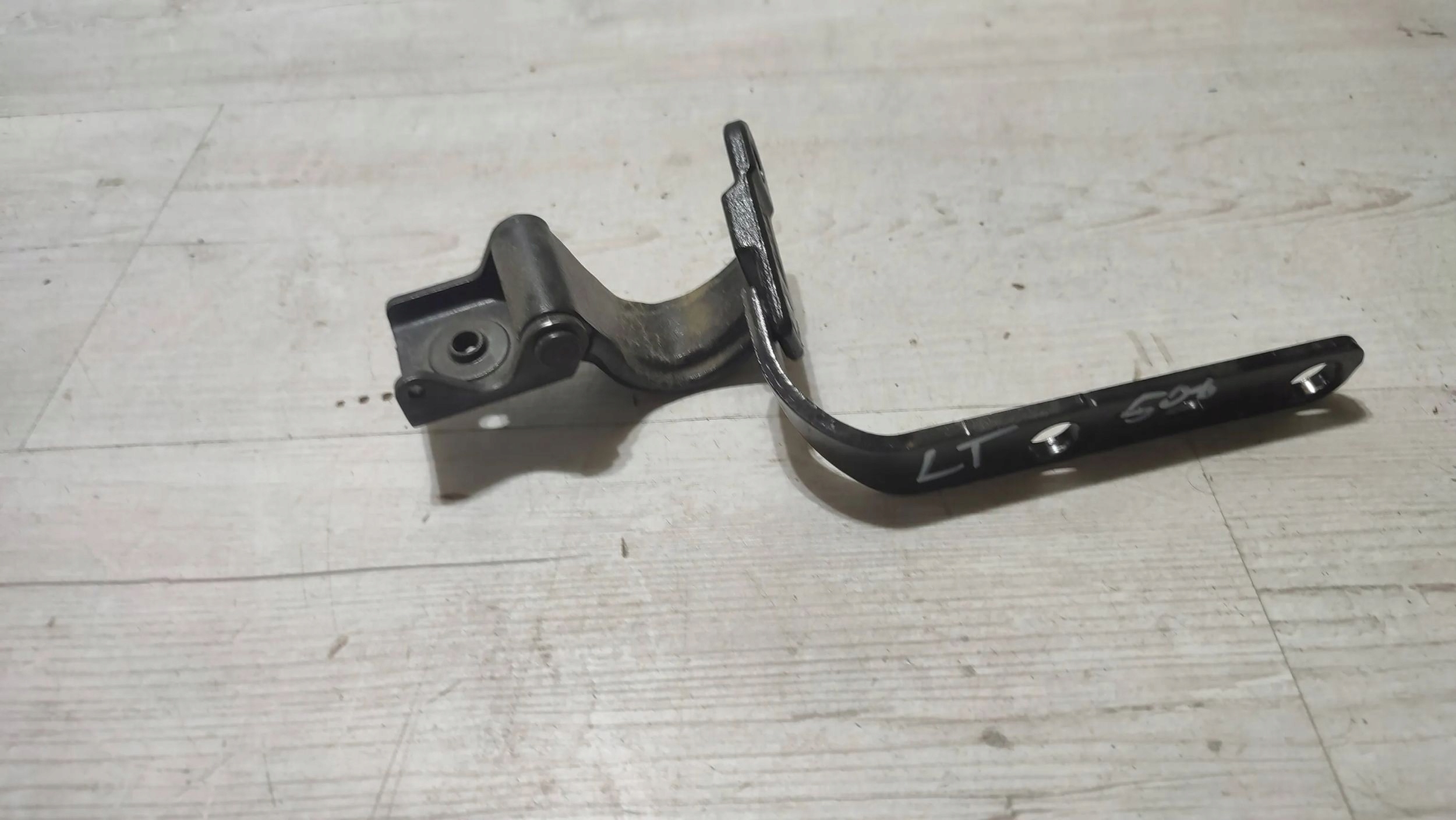 Peugeot 508 II 22r 1.2 rear part side left hinge bonnet rear part