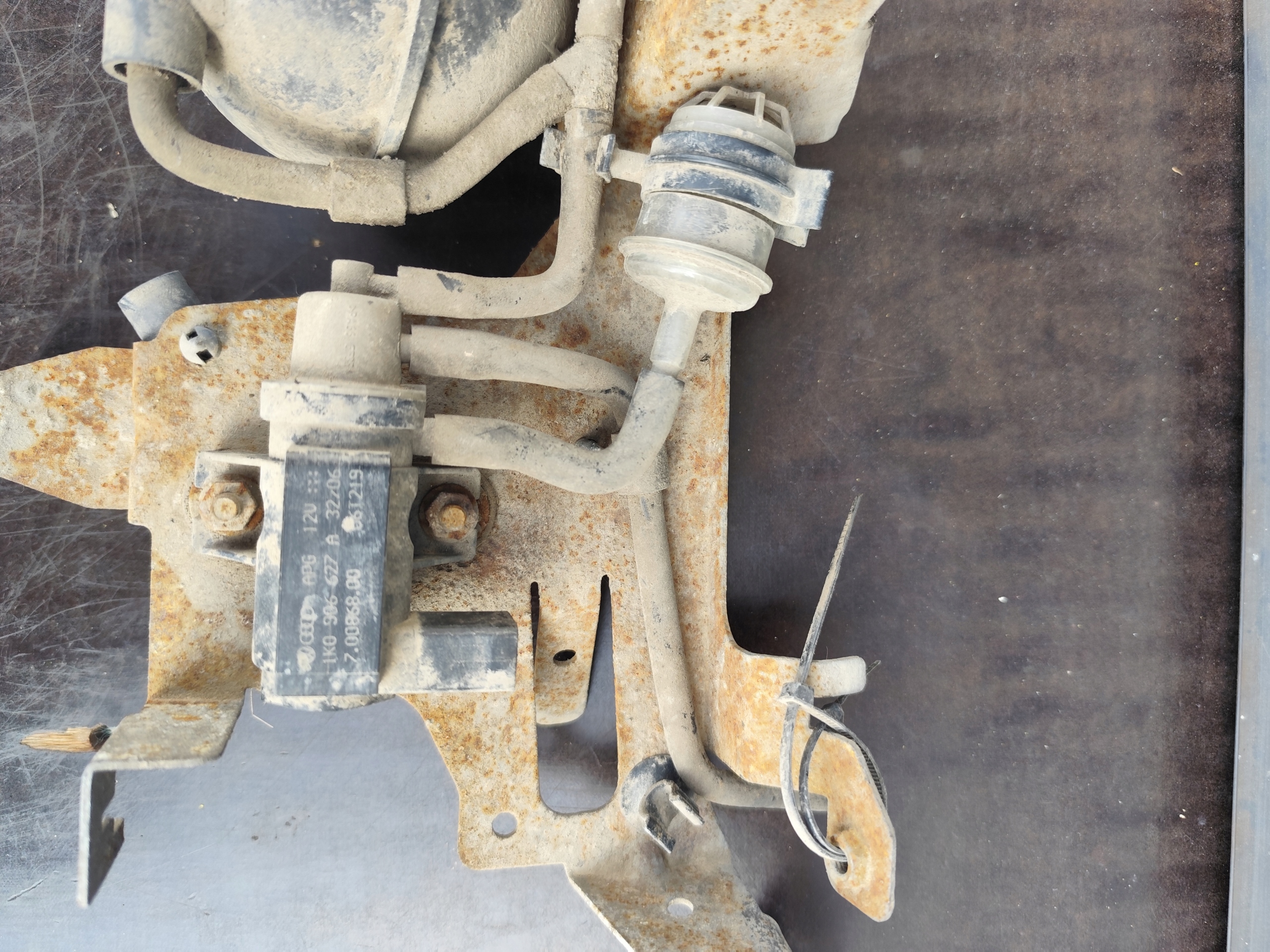 VW T5 Sensor GRUSZKA PODCISNIEN 1.9 TDI BRS