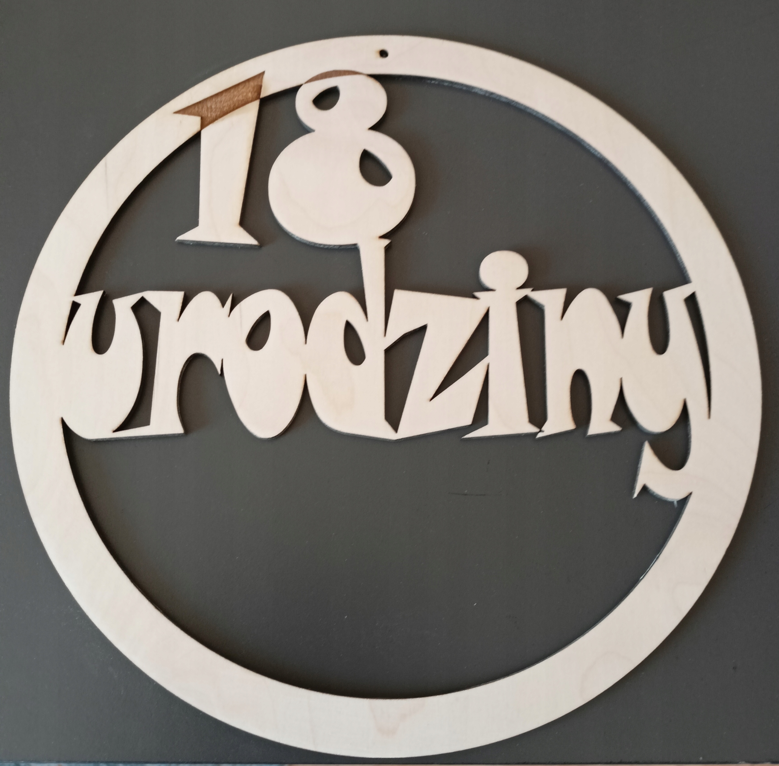 Obręcz 30cm z napisem 18 urodziny