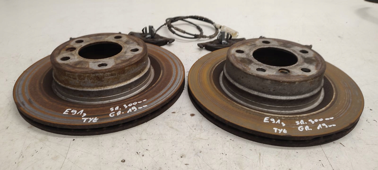 kotuče brzdové plotýnky záď BMW E90 E91 LIFT 2,0D