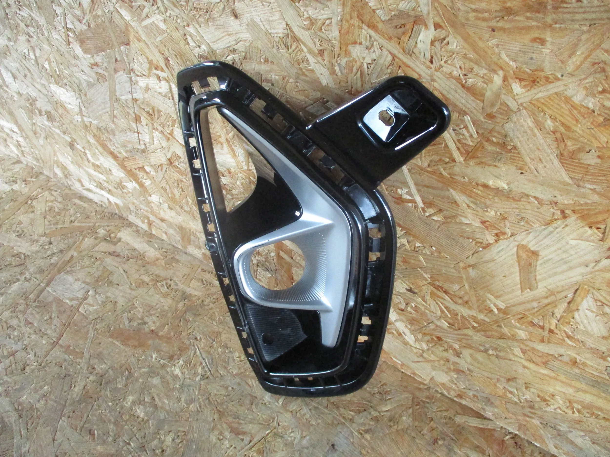 grid of a bumper left front KIA STONIC LIFT 21