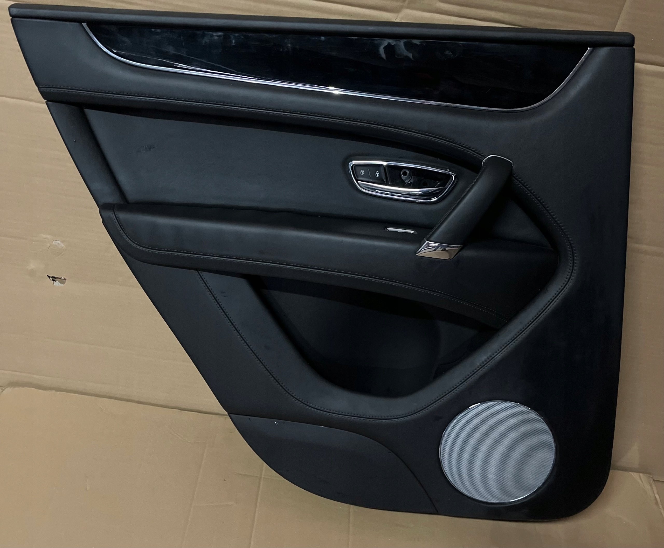 IDEALNA upholstery side door rear part rear left BENTLEY BENTAYGA 1