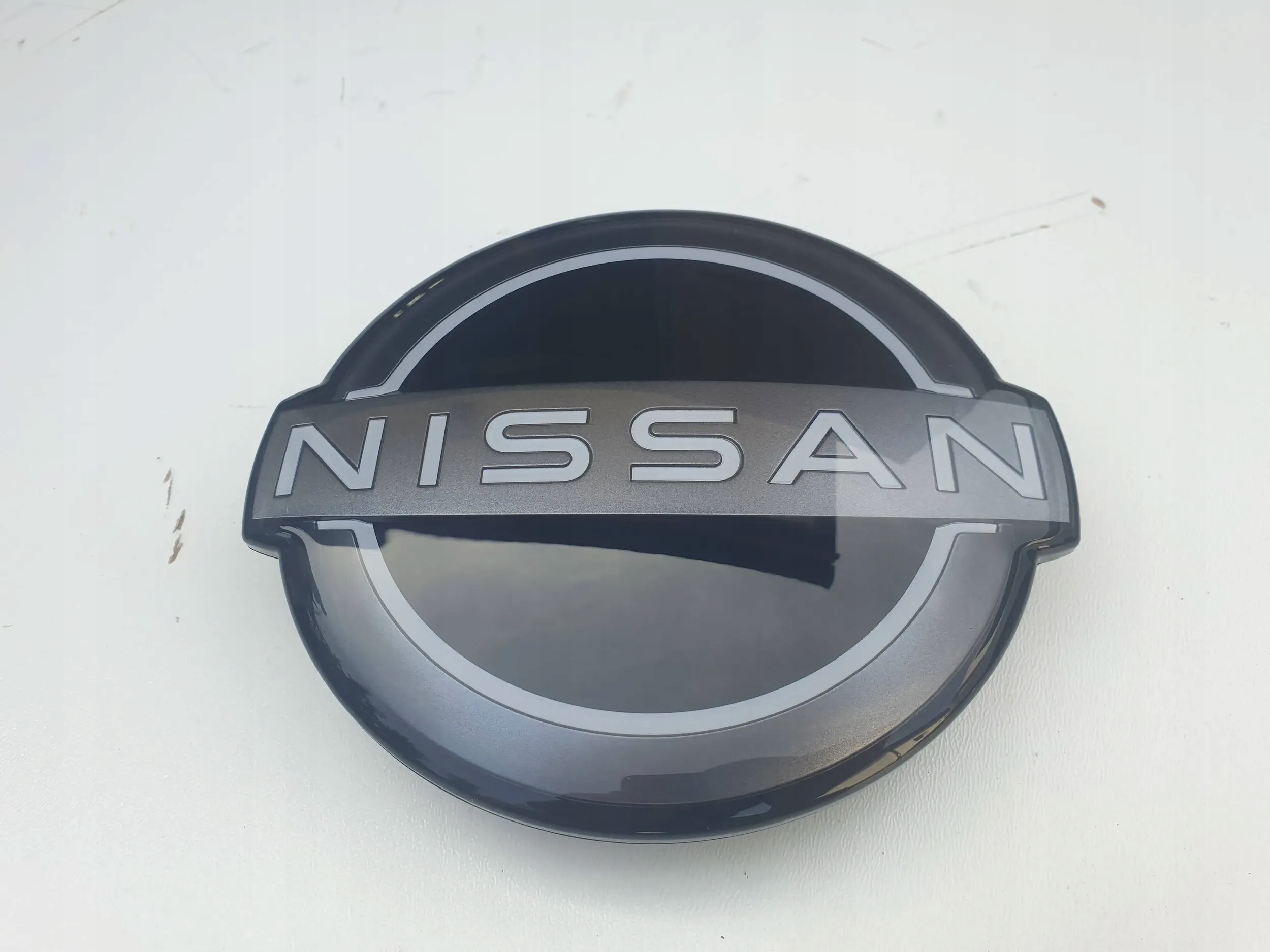 NISSAN QASHQAI EMBLEMAT POD RADAR 25037900