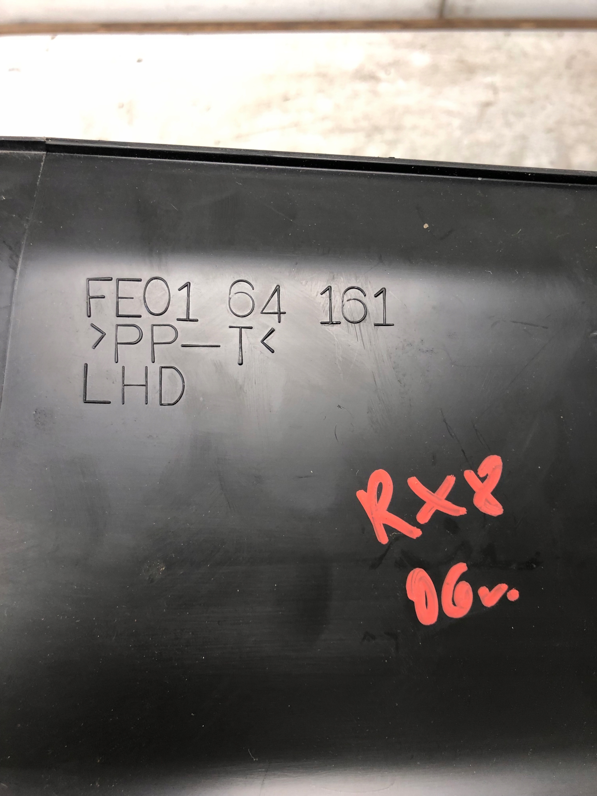 бардачок пассажира mazda FE0164161 европа