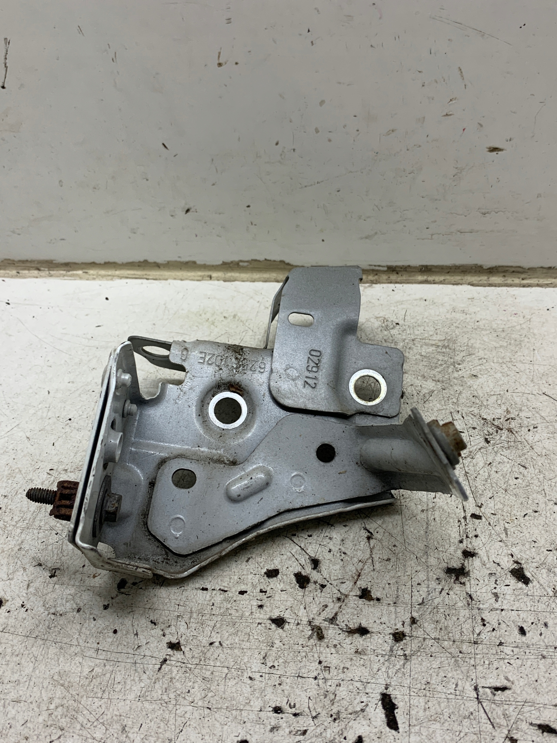 Console Support plaque Aile Gauche Avant 6256102E RENAULT MAGANE