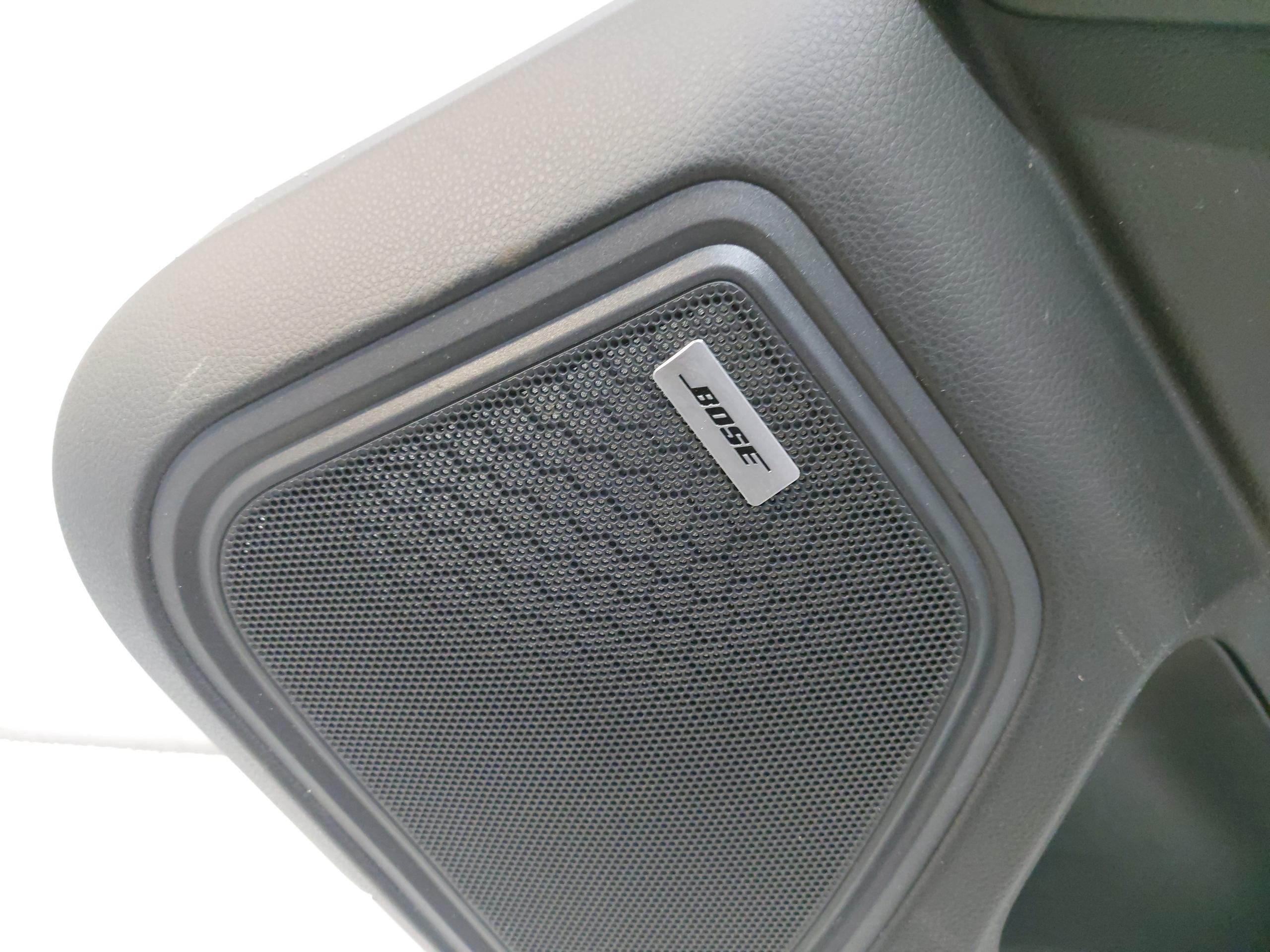 Porsche Macan II LIFT side upholstery door right rear part