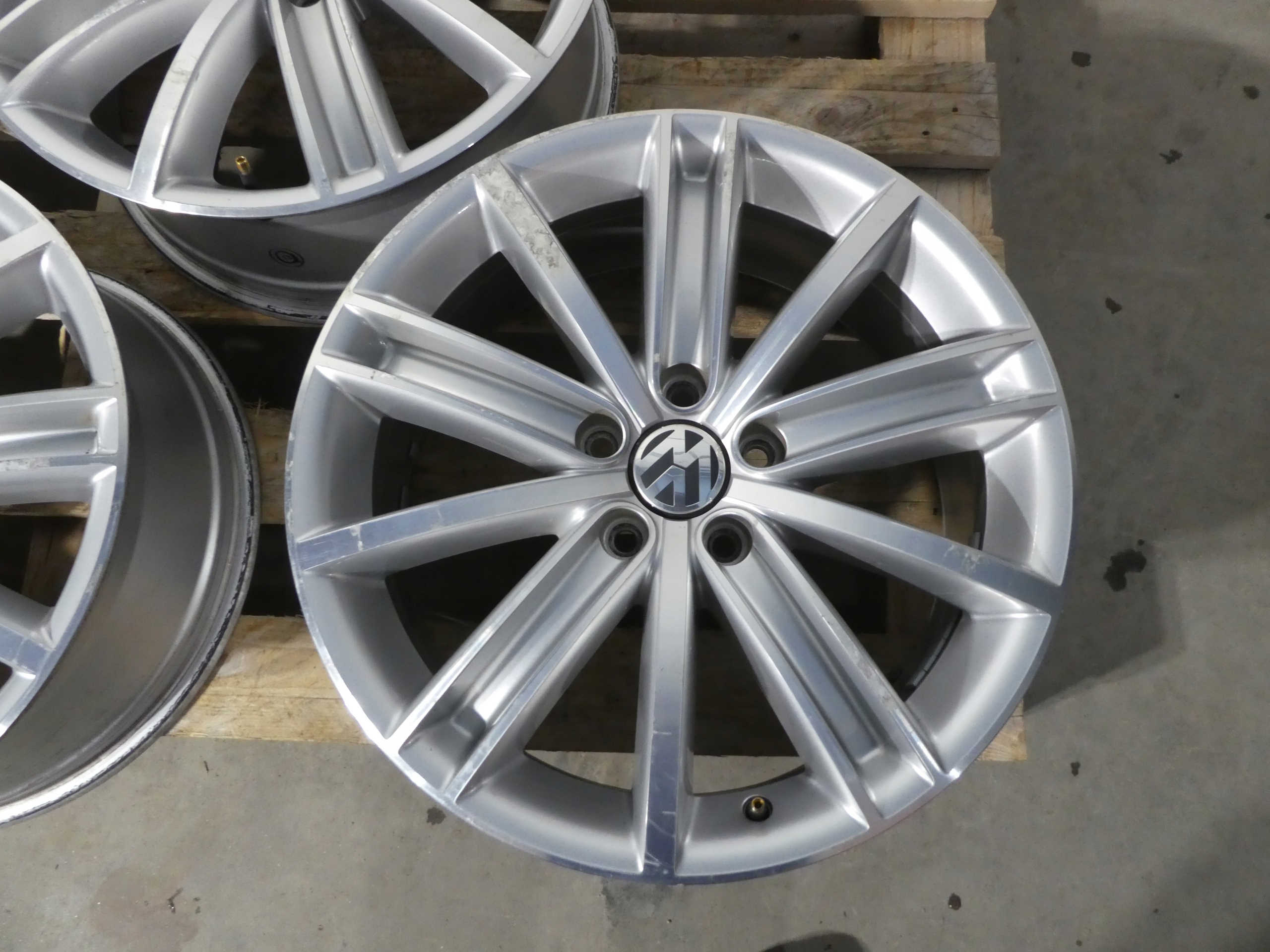 4X discs aluminium disc 5N0601025AF VW 5X112