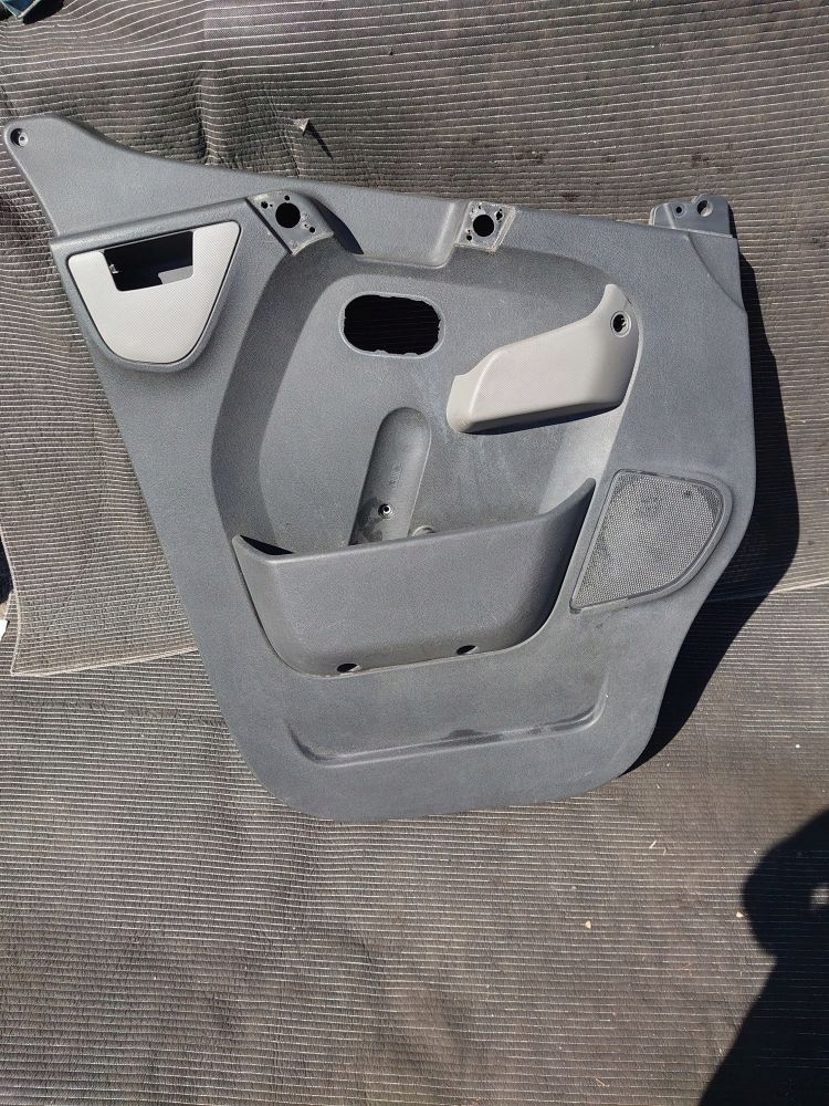 ОБШИВКА ПЕРЕДНЕЙ ЛЕВОЙ ДВЕРИ MASTER III 8200729416