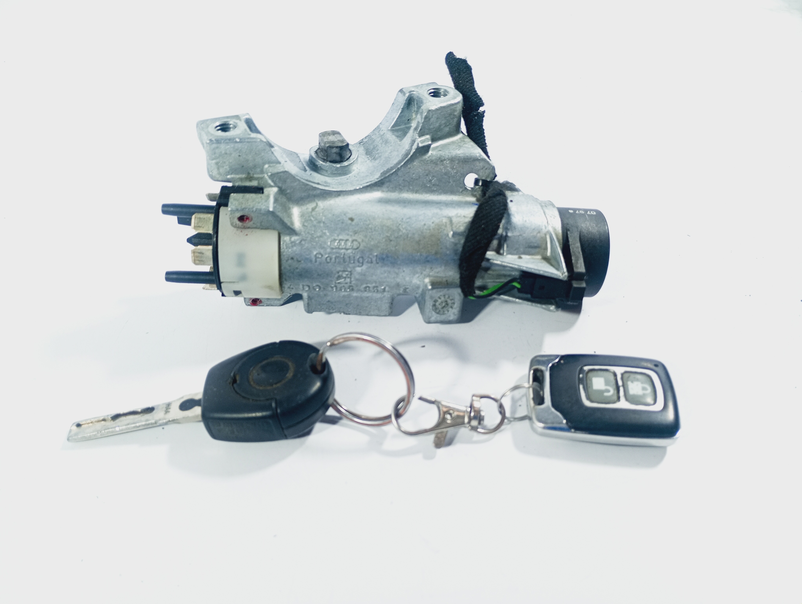 ignition z kluczykiem OE 4D0905851E VW PASSAT B5 96-00