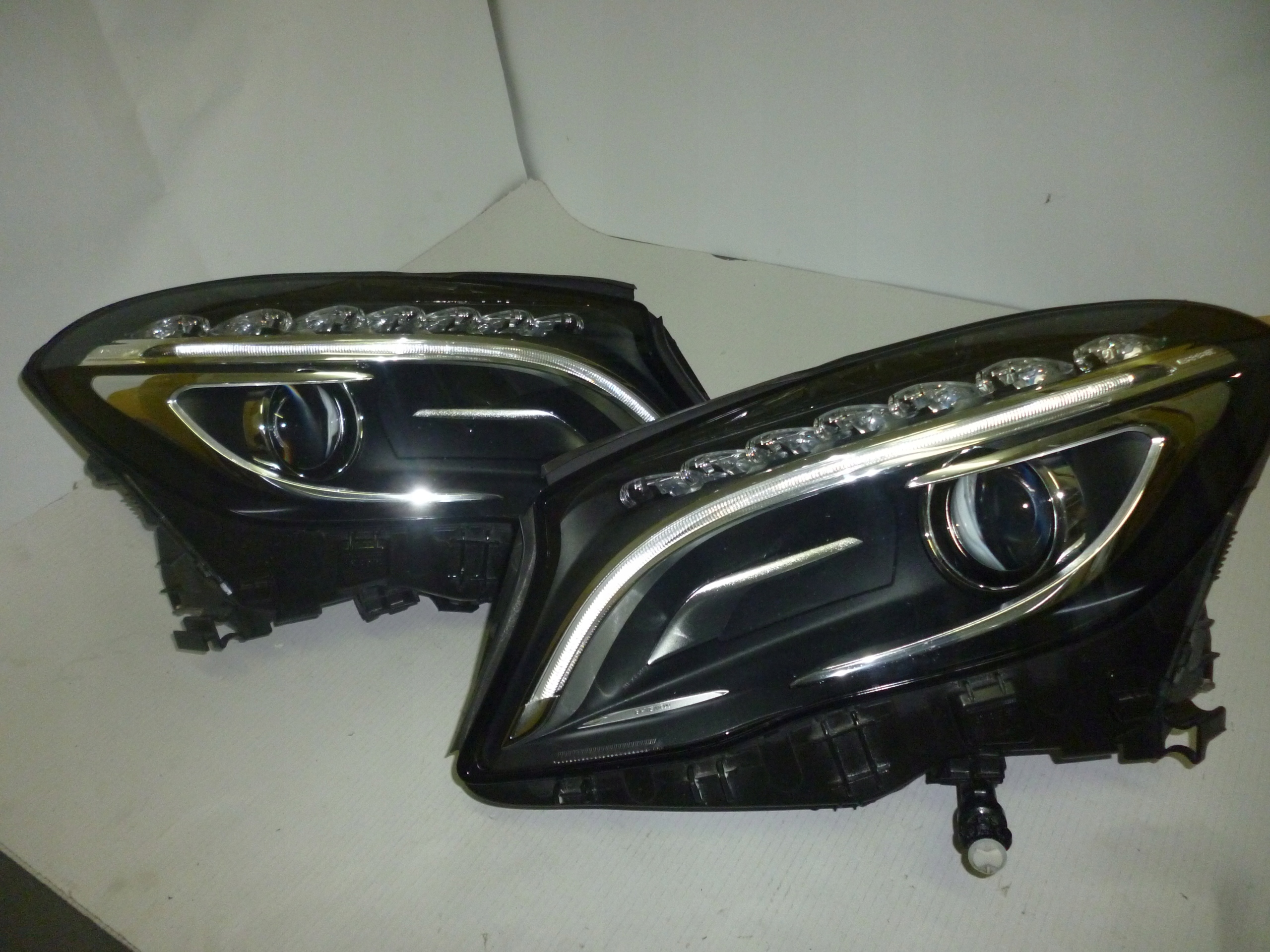 MERCEDES GLA W156 LAMPA PRZEDNIA PRZÓD RH/LH