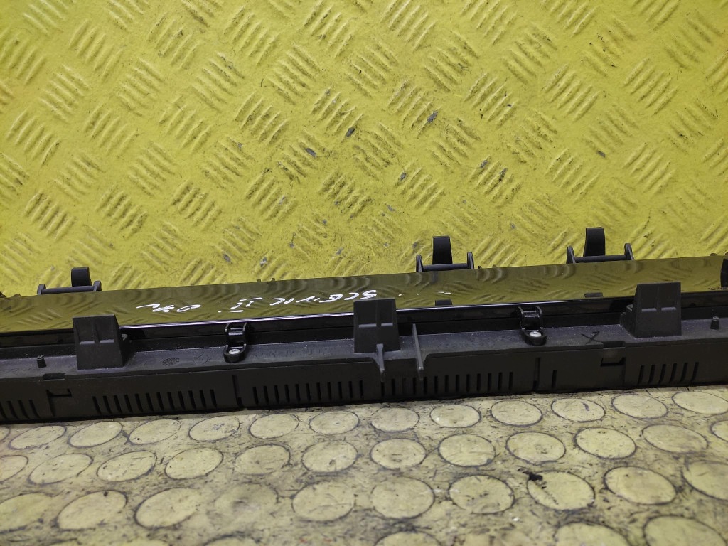 RENAULT SCENIC II dials 8200704463A