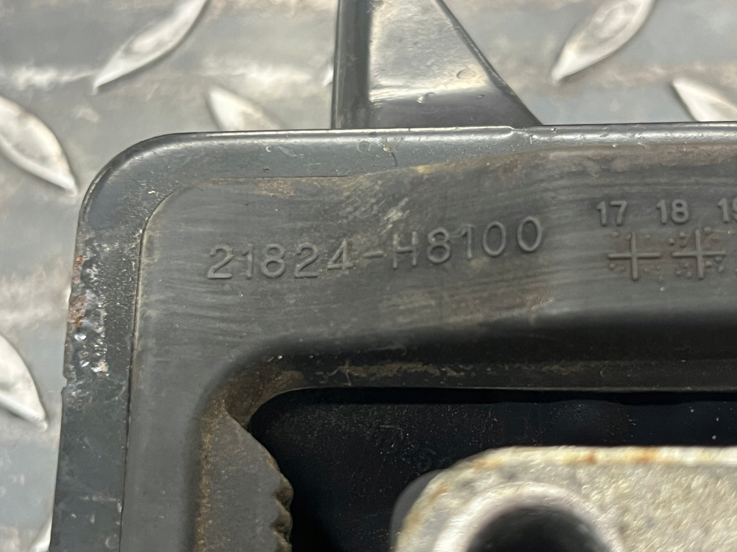 engine mount KIA STONIC 21824-H8100