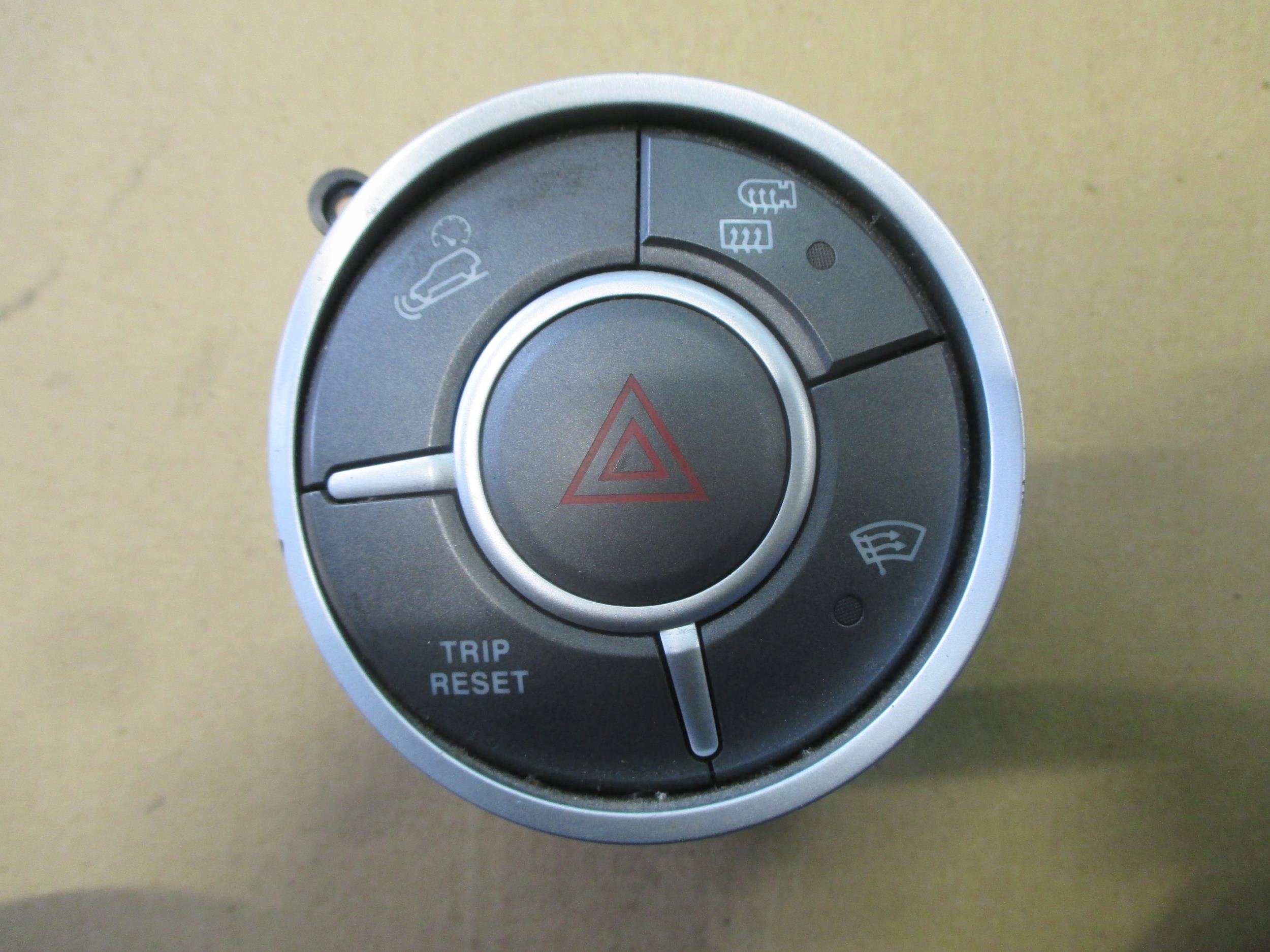 KYRON 05-14 PRZEŁĄCZNIK AWARYJNYCH 85201-09010