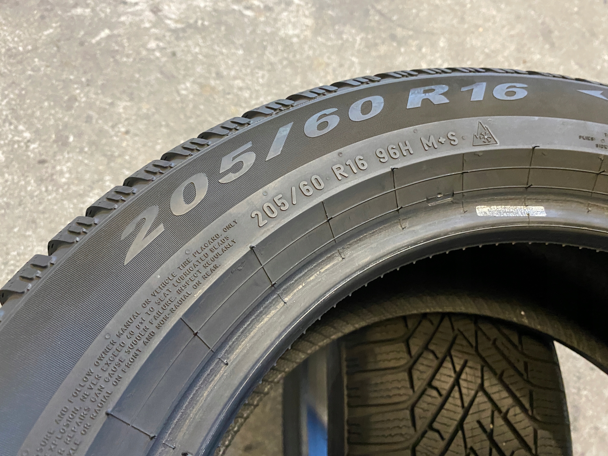 2 tyres winter 195/60R16 Pirelli Cinturato Winter 7mm