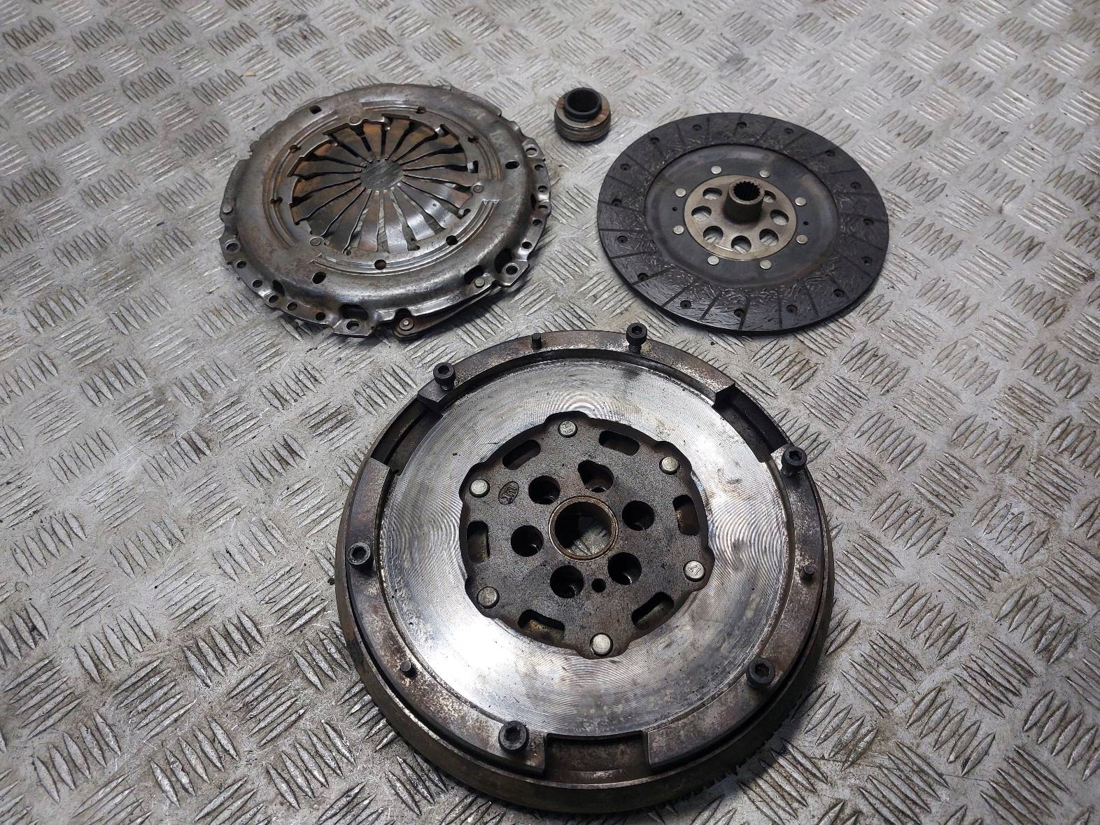 VOLANO USATO + disco + di pressione + LOZYSKO PEUGEOT 307 e 1.6 HDI