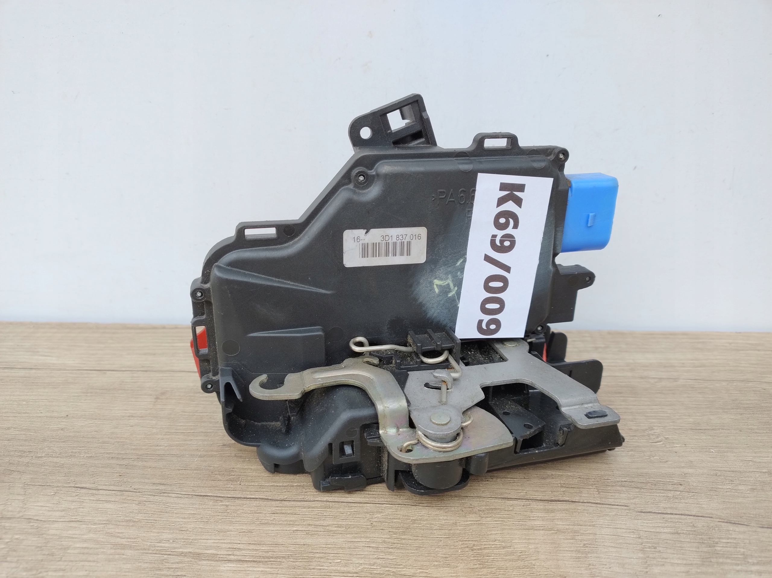 lock door right front VW PHAETON SEAT SKODA AUDI 3D1837016 K69/009