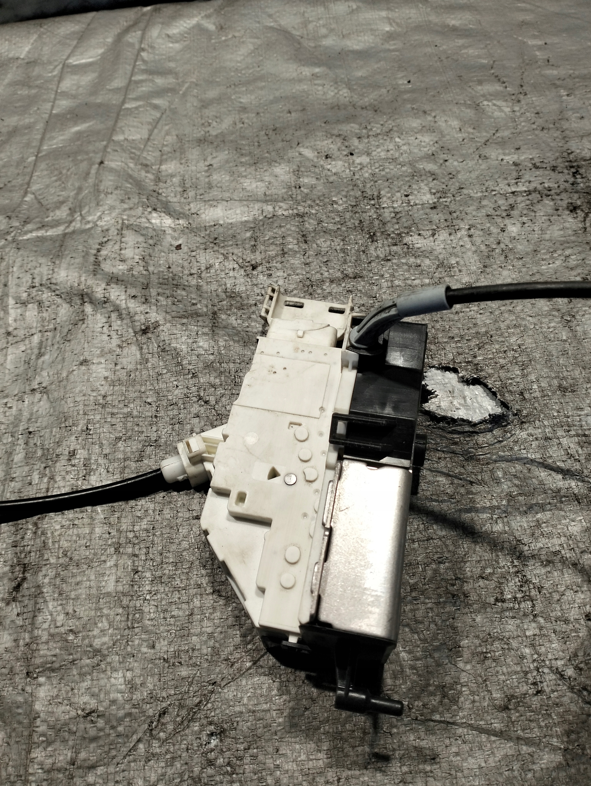 lock door right front CITROEN C4 OE 9683416980 6PIN