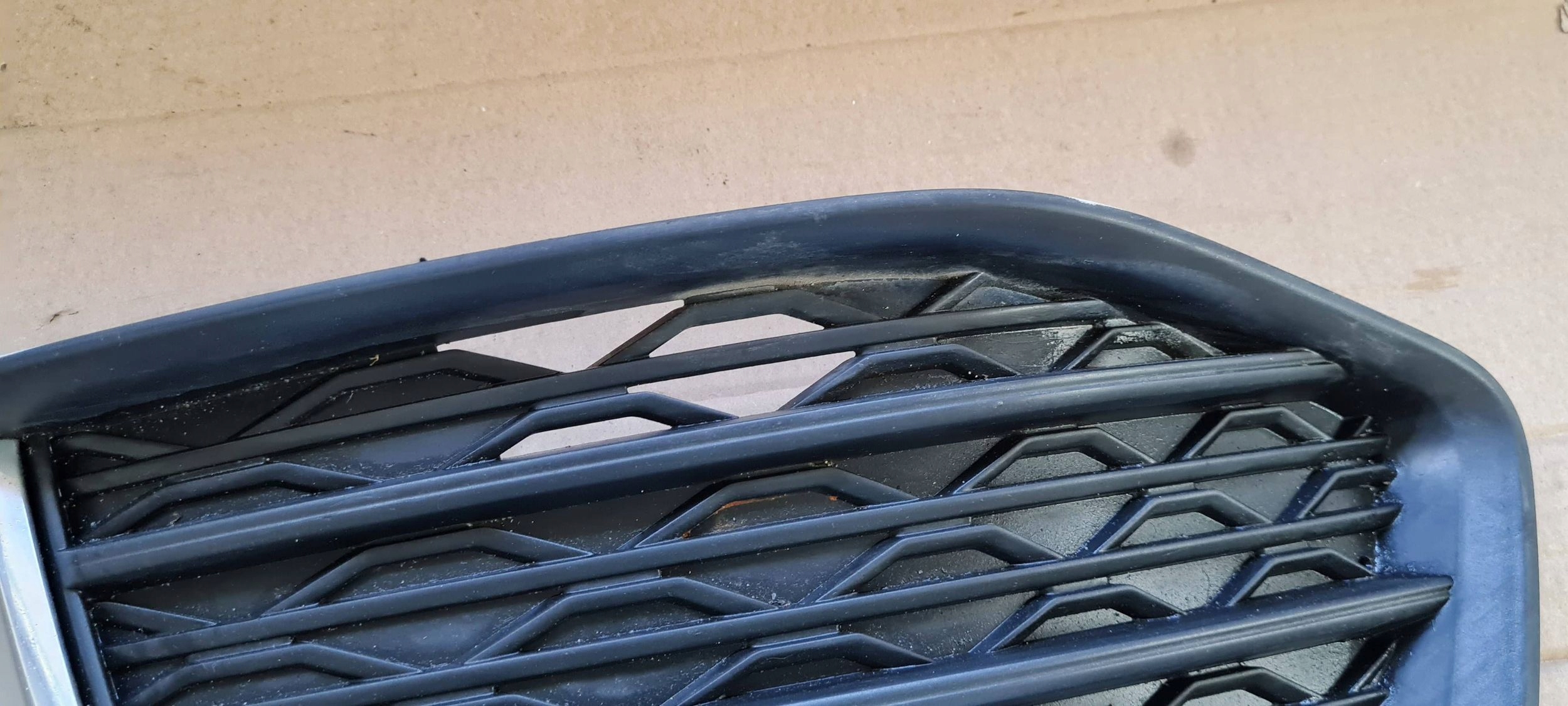 A6 C8 4K grid of a bumper left left front 4K0807681C