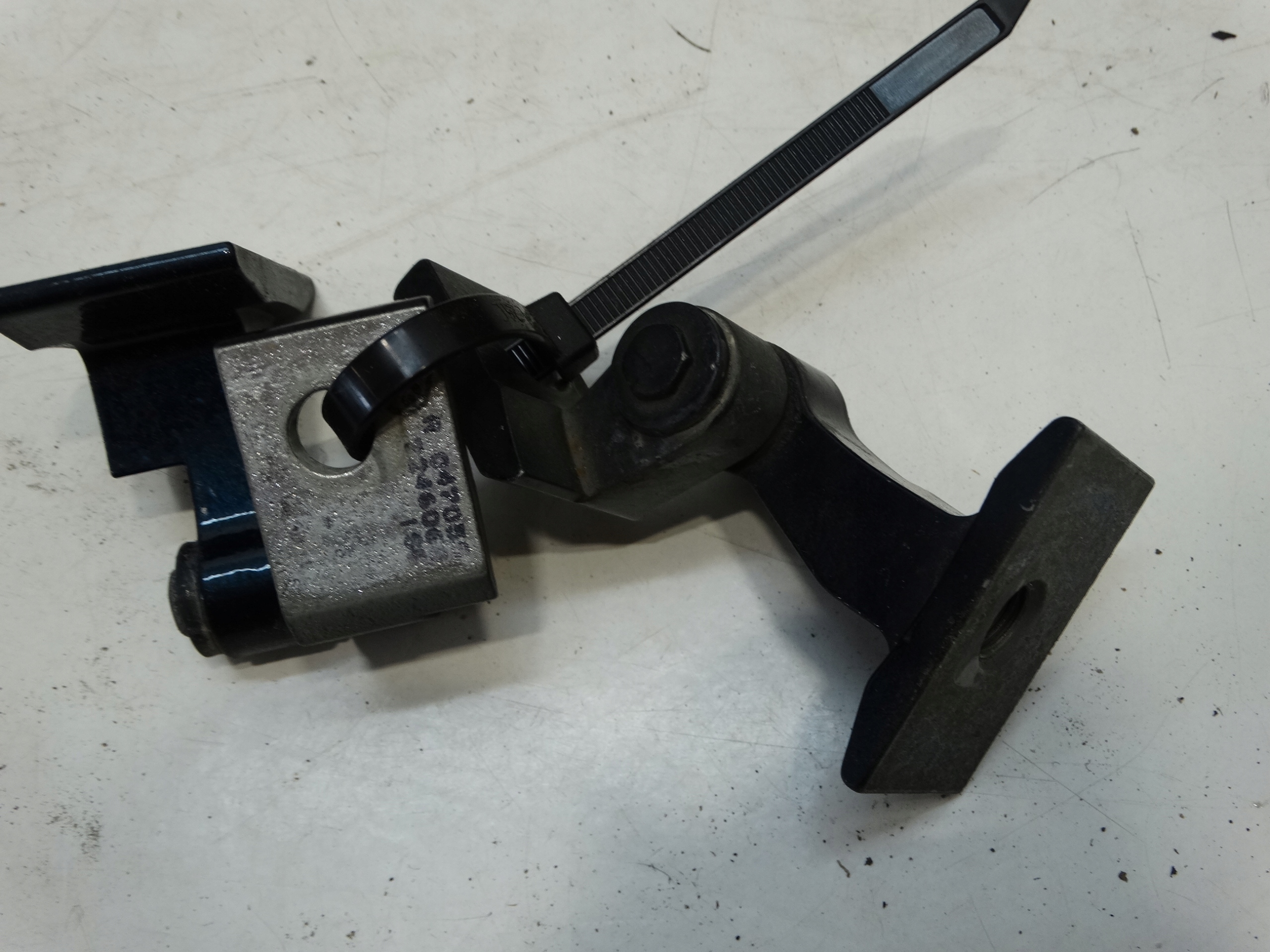 hinge door upper right front BMW 1 F20 2013R. 7246066