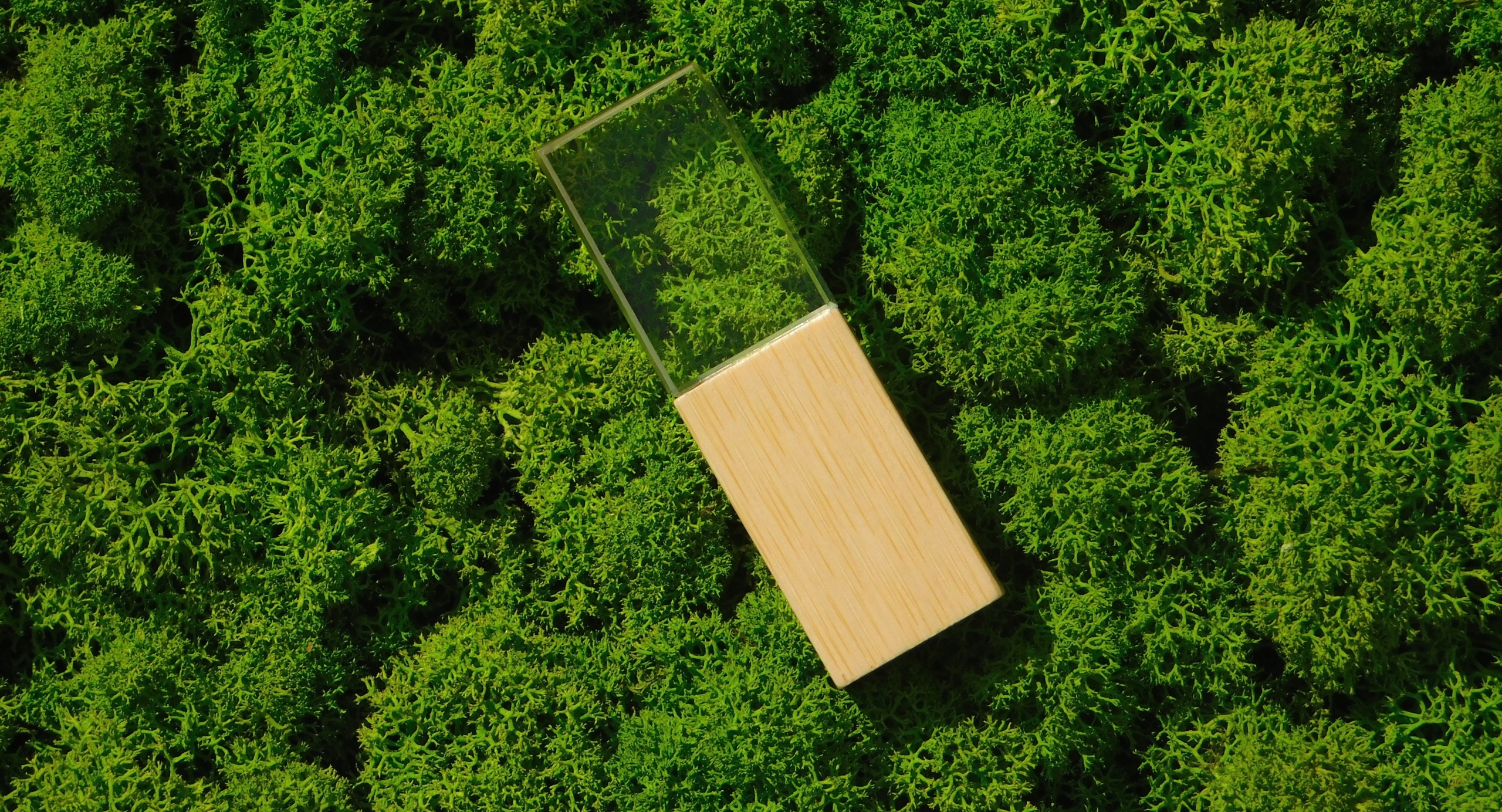Usb Pendrive 8GB 3.0 Led Fa-Üveg Ajándékdoboz Gravírozási lehetőség