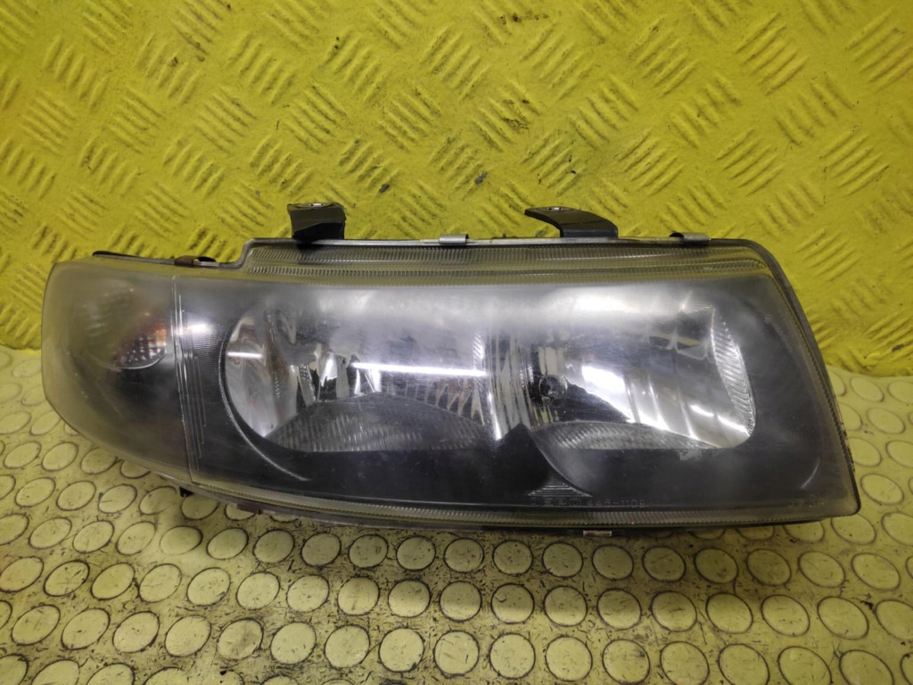 SEAT LEON and REFLEKTOR light right front