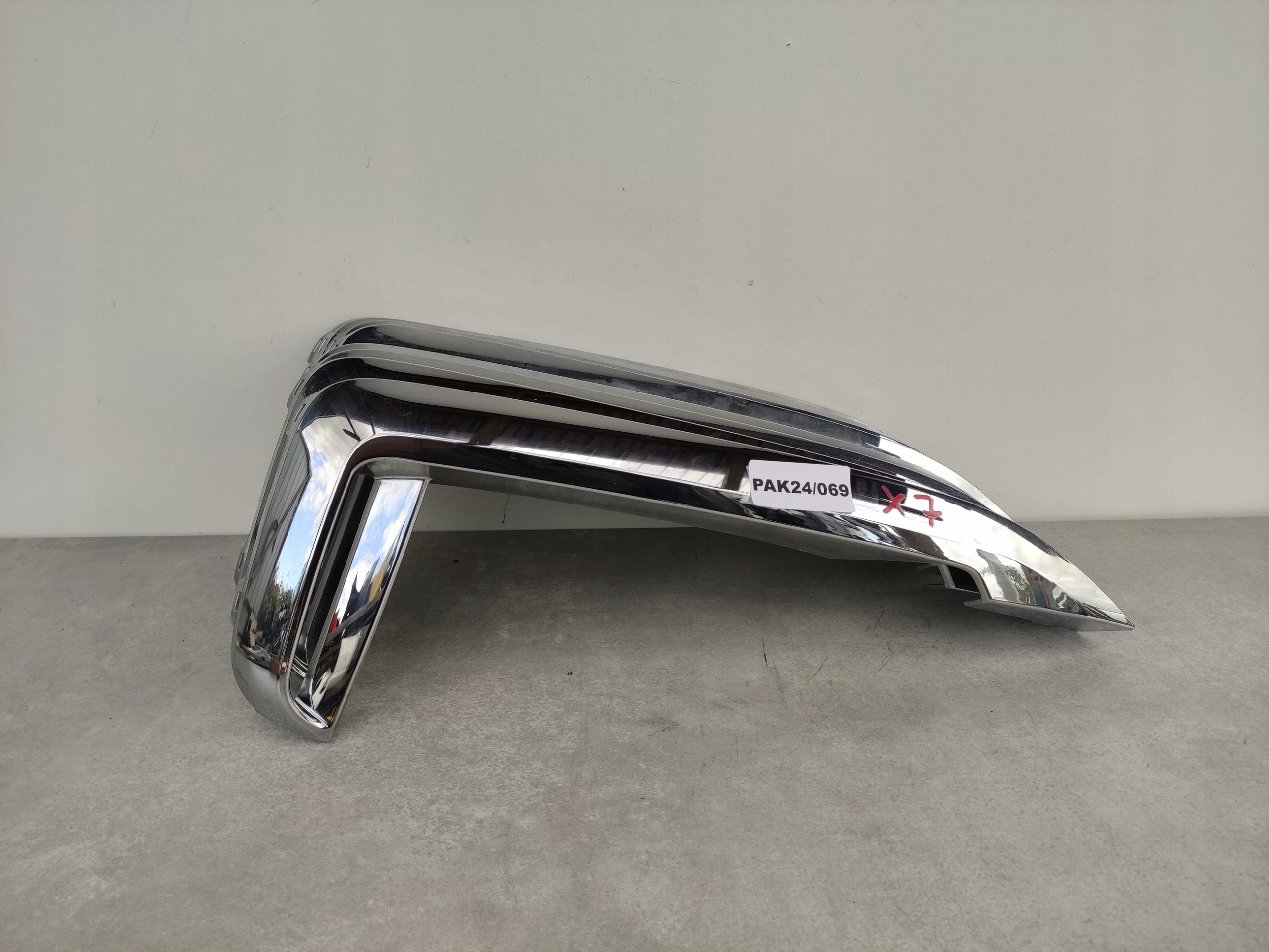 BMW 7 G11 G12 m-packet pravá lišta DO nárazníku předek CHROM PAK24/069