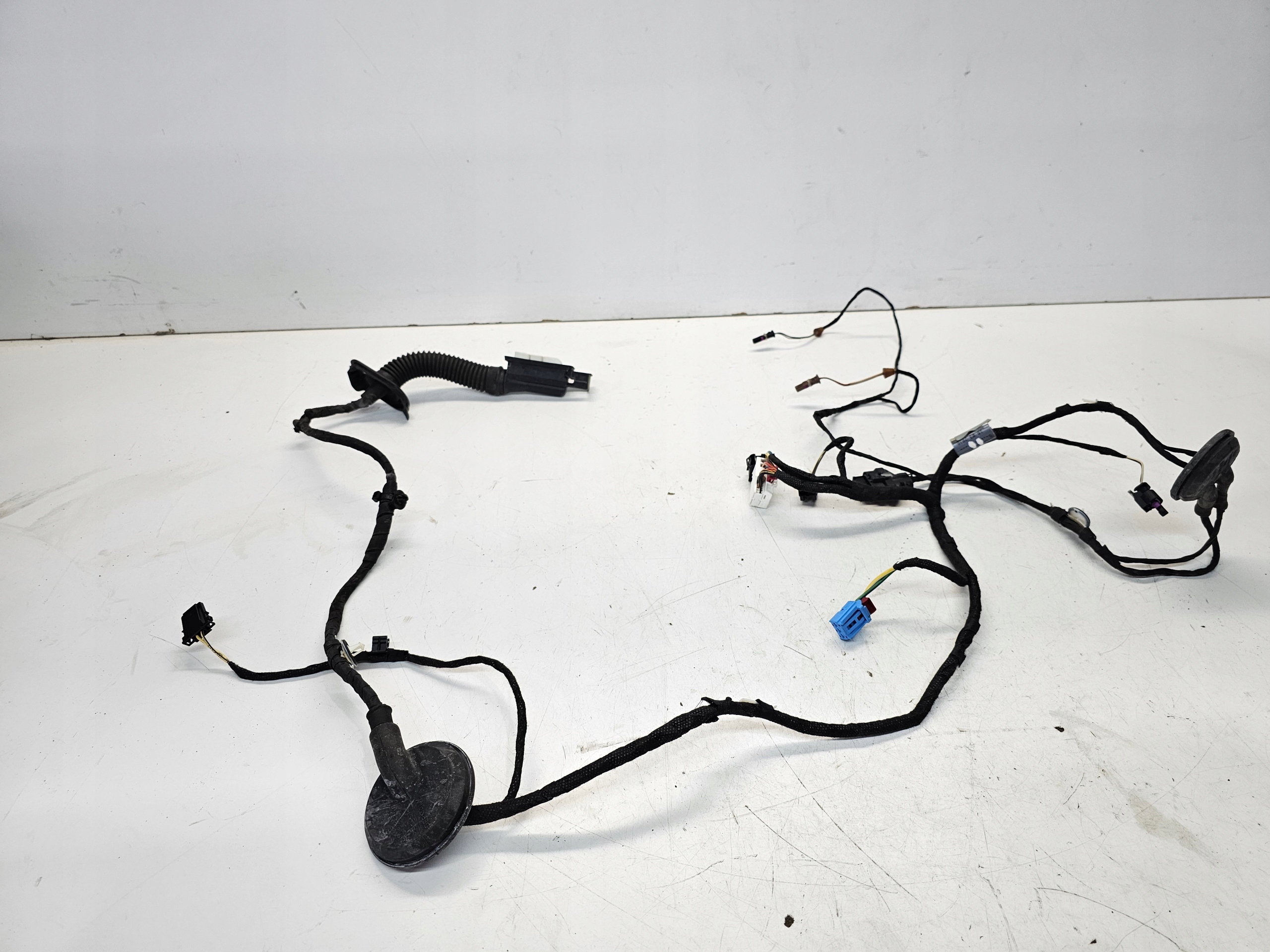 bundle door right front AUDI A4 B9 8W0971030BE