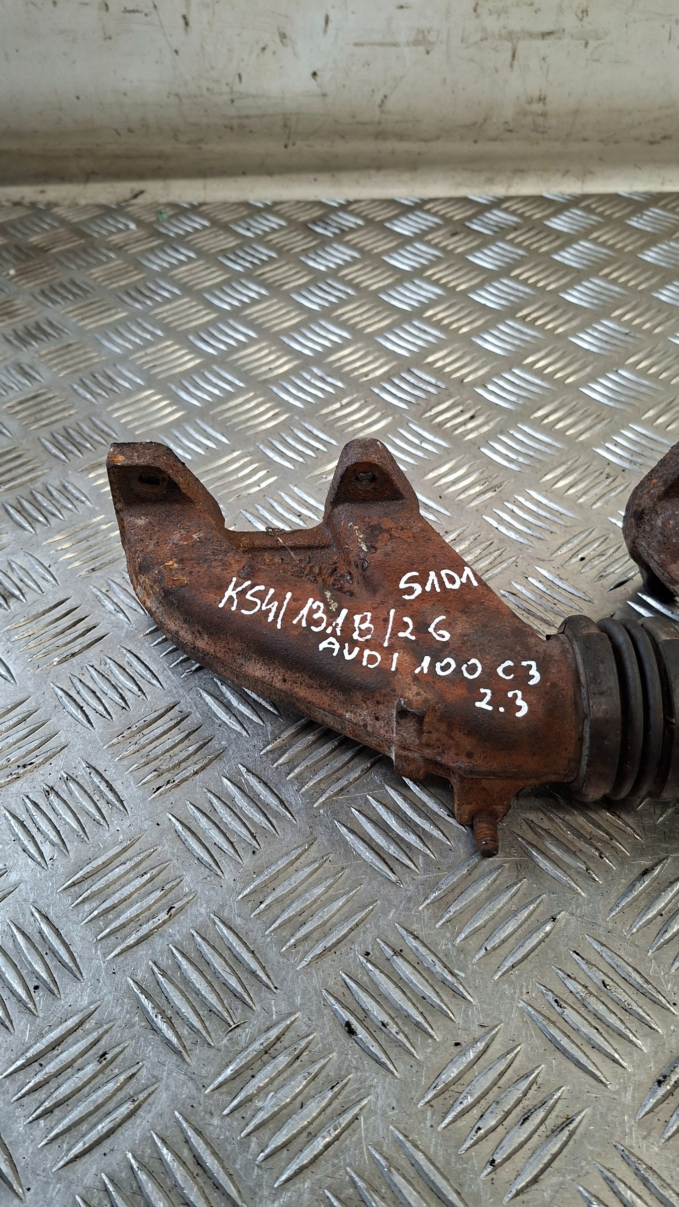 exhaust manifold AUDI 100 C3 2.3