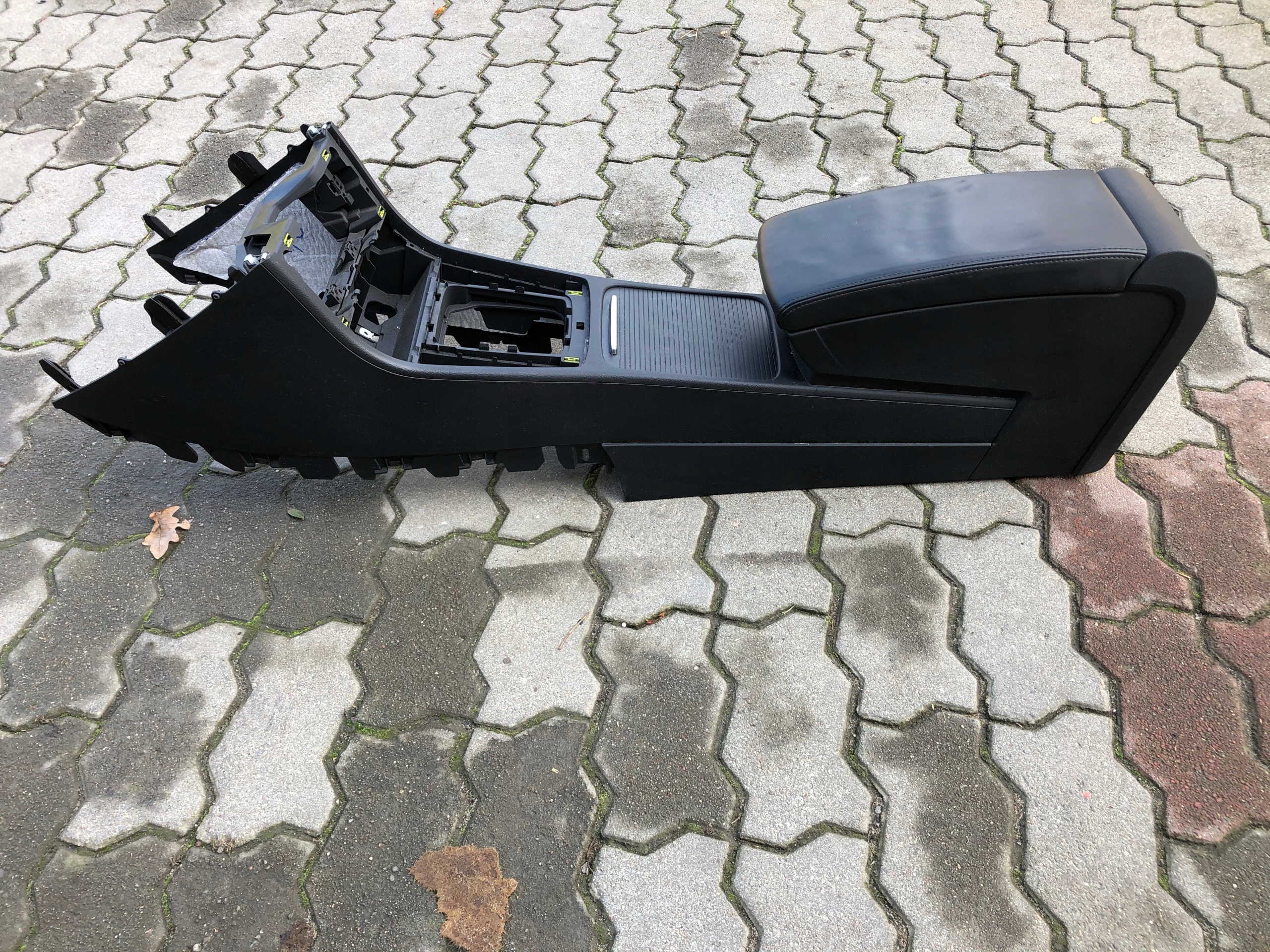 PASSAT CC TUNEL mitte Leder GRZANA Sitz