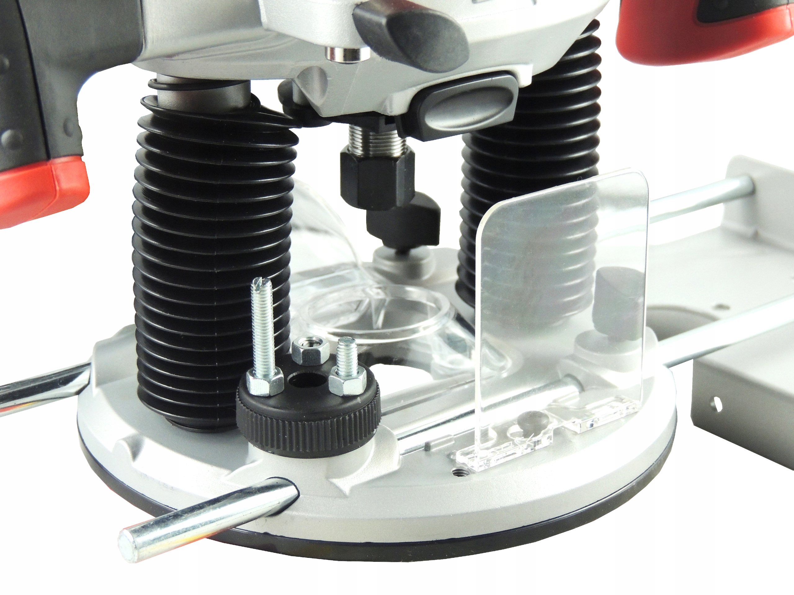 FREZARKA GÓRNOWRZECIONOWA DREWNA Z ZESTAWEM FREZÓW Maksymalna liczba obrotów bez obciążenia 30000 RPM