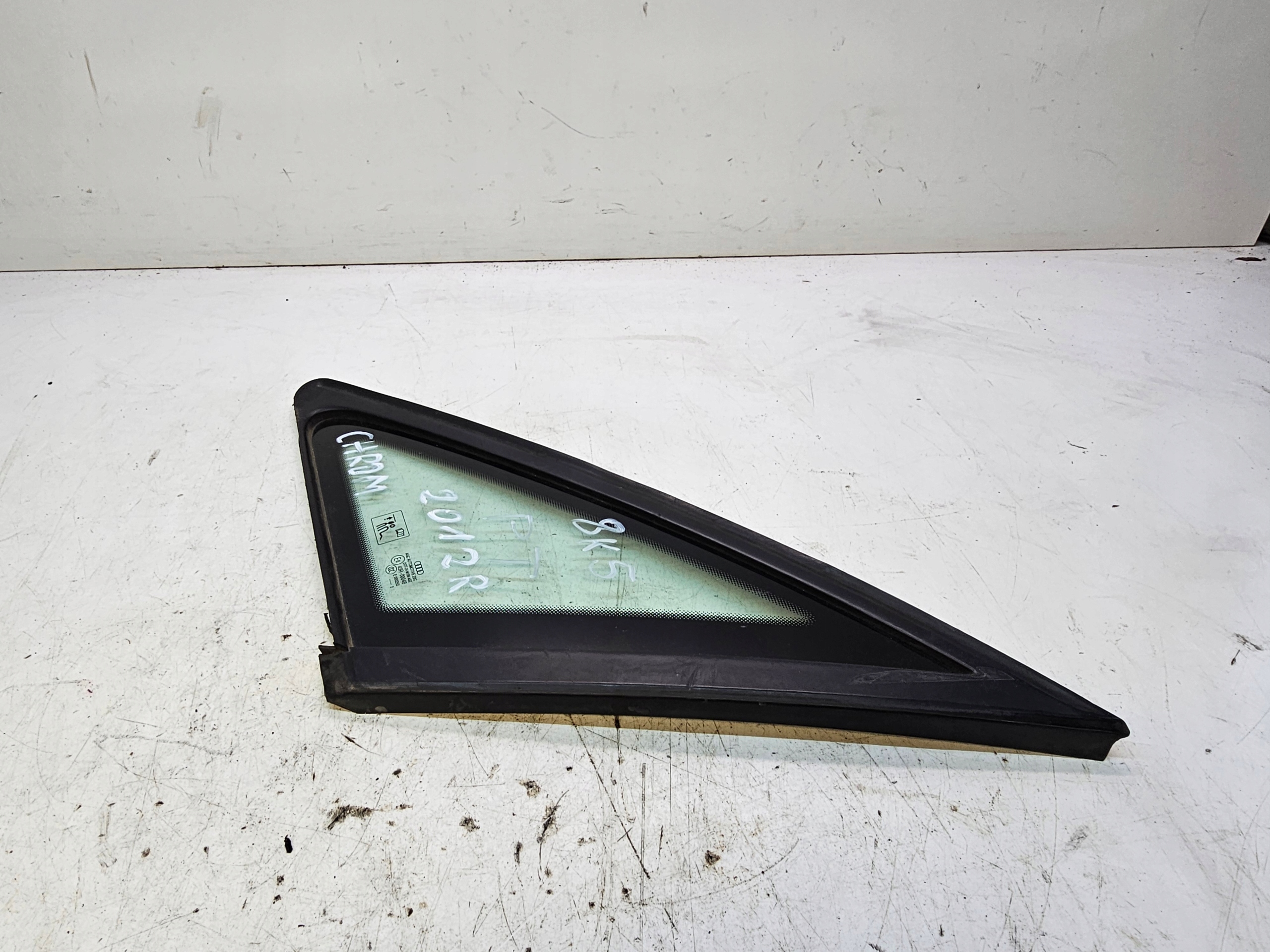 window bodywork AUDI A4 B8 8K5 sedan CHROM right rear part 2012R original !!!